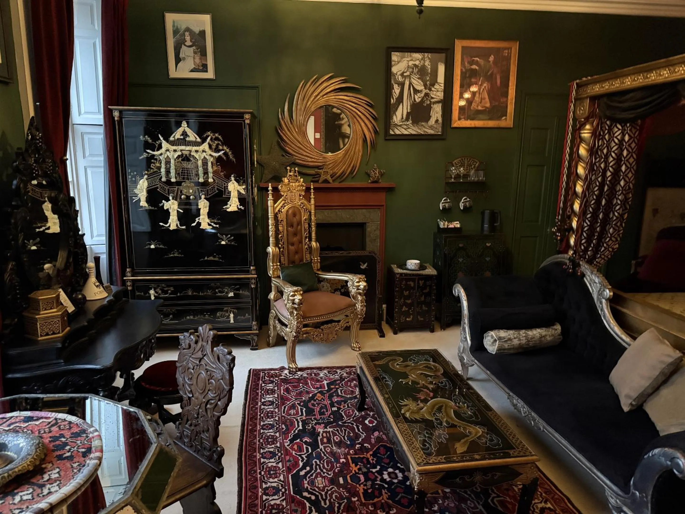 Bedroom in The Covenstead