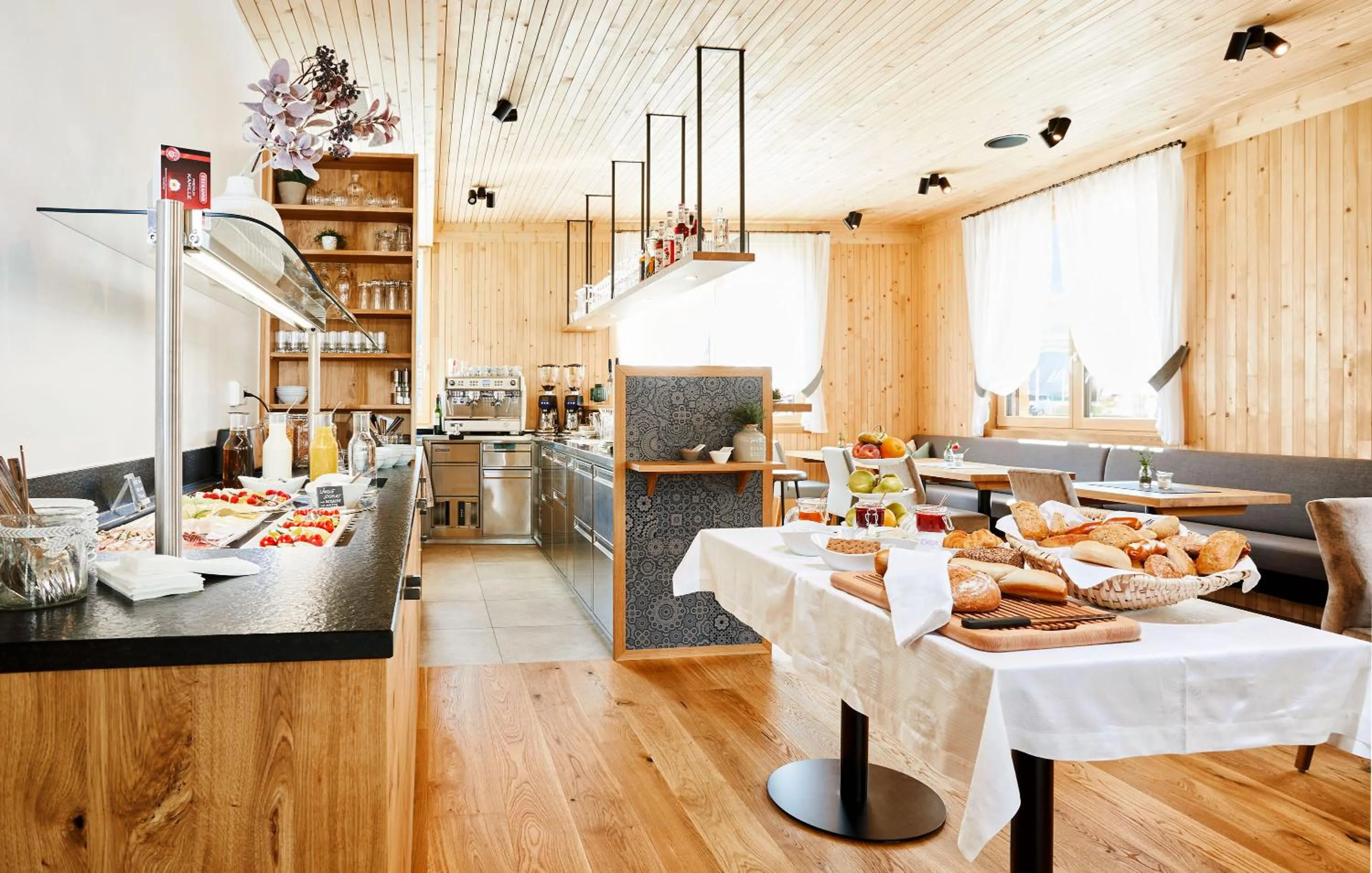 Food and drinks in Hotel Gretina