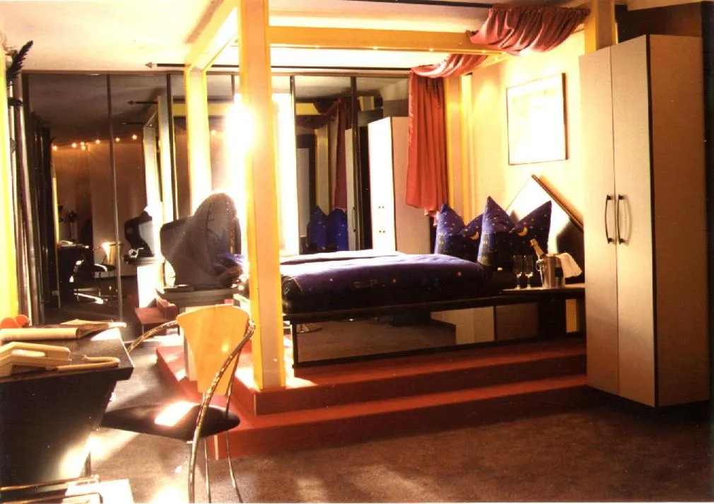 Decorative detail, Bed in City-Hotel