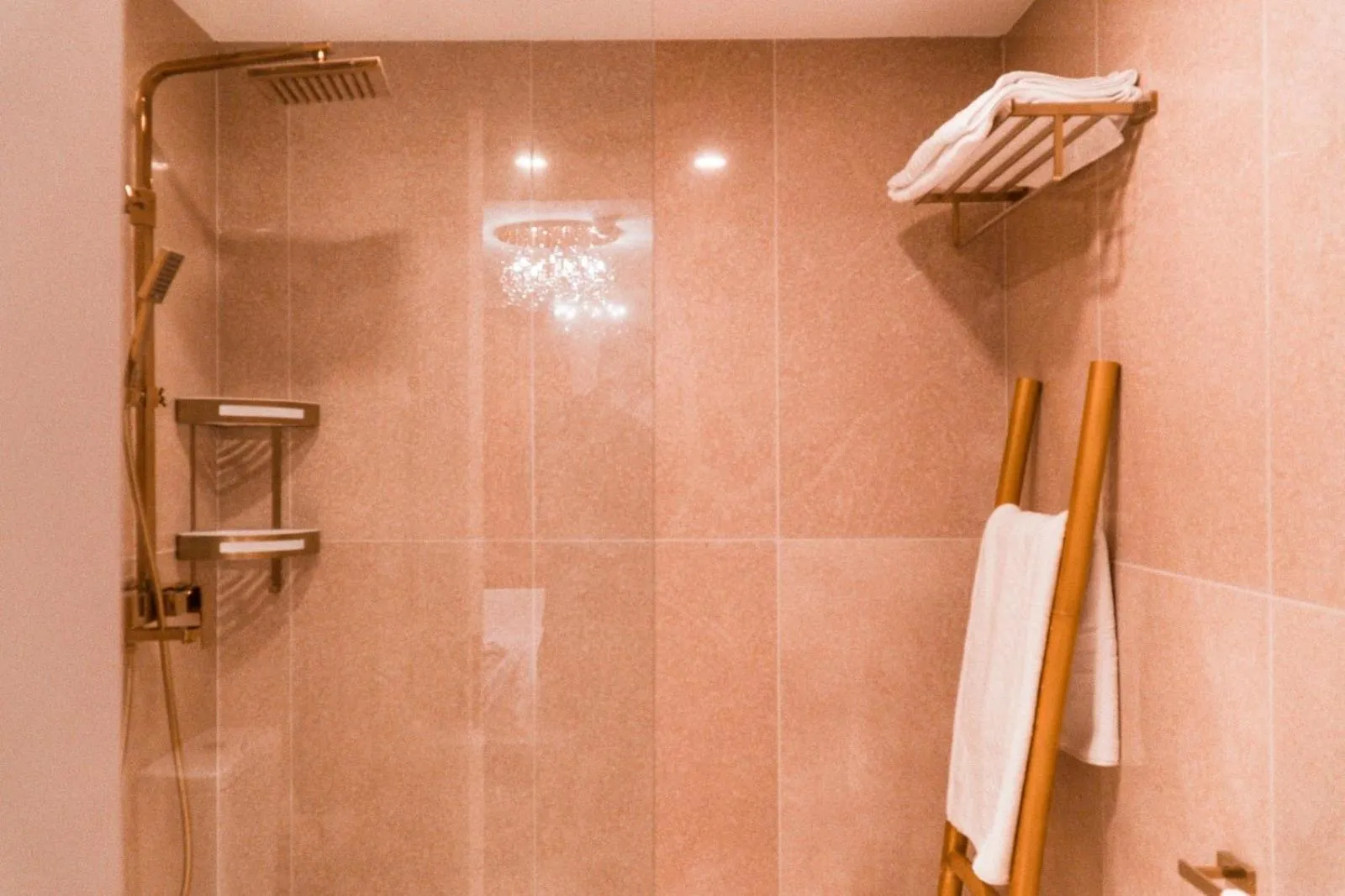 Shower in The Red Farm Relais & Spa