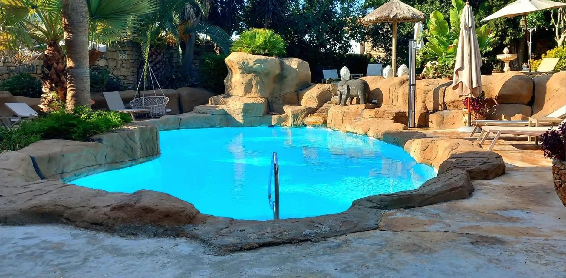 Swimming pool in The Red Farm Relais & Spa