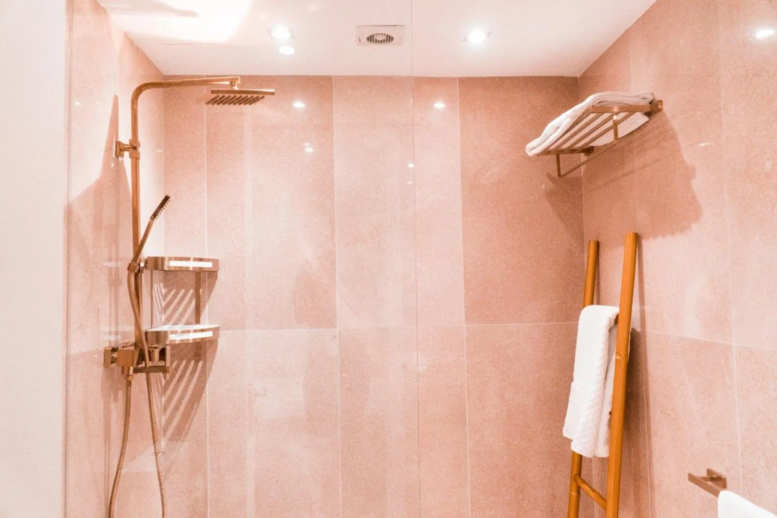 Shower in The Red Farm Relais & Spa