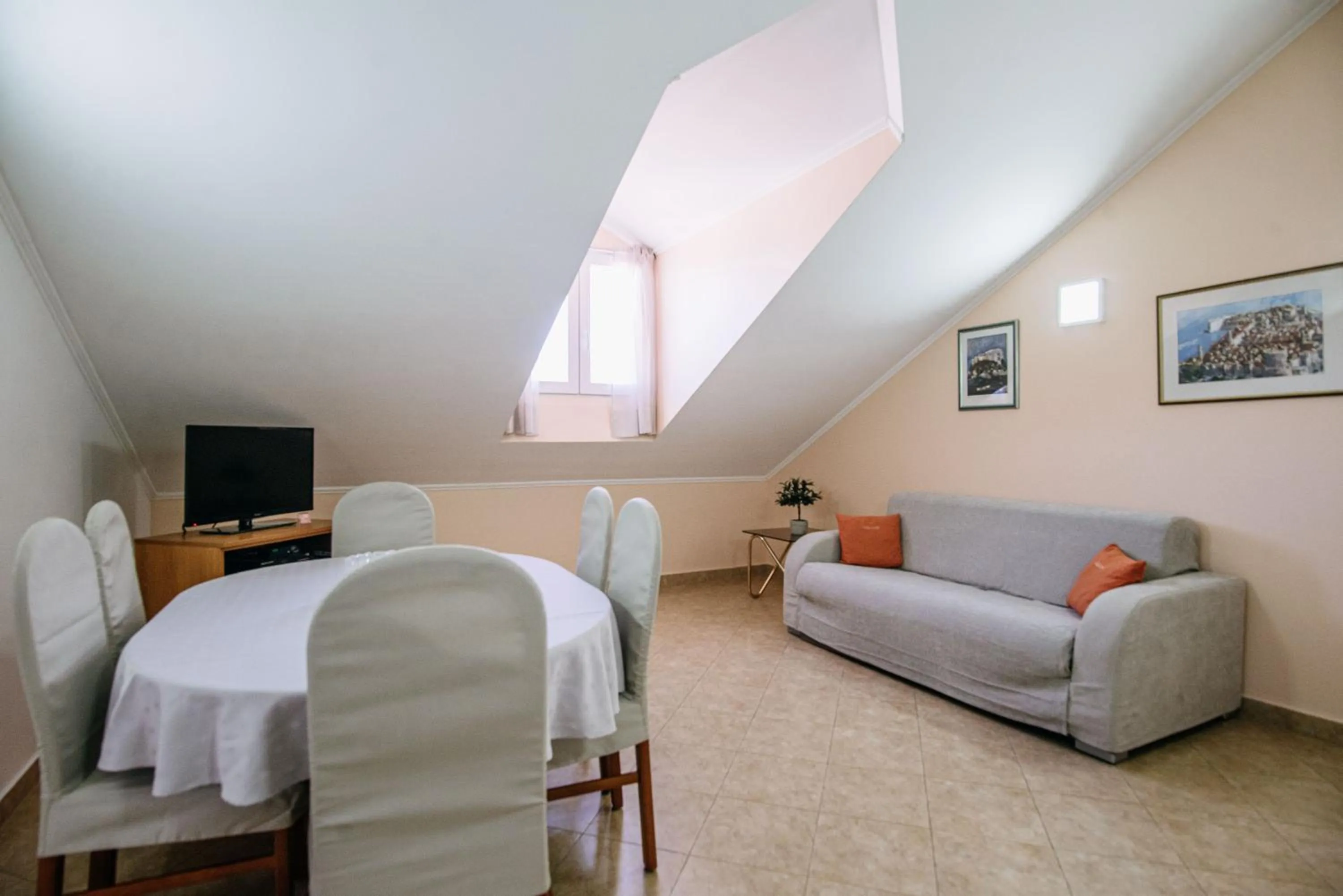 Seating area in Vila Curic