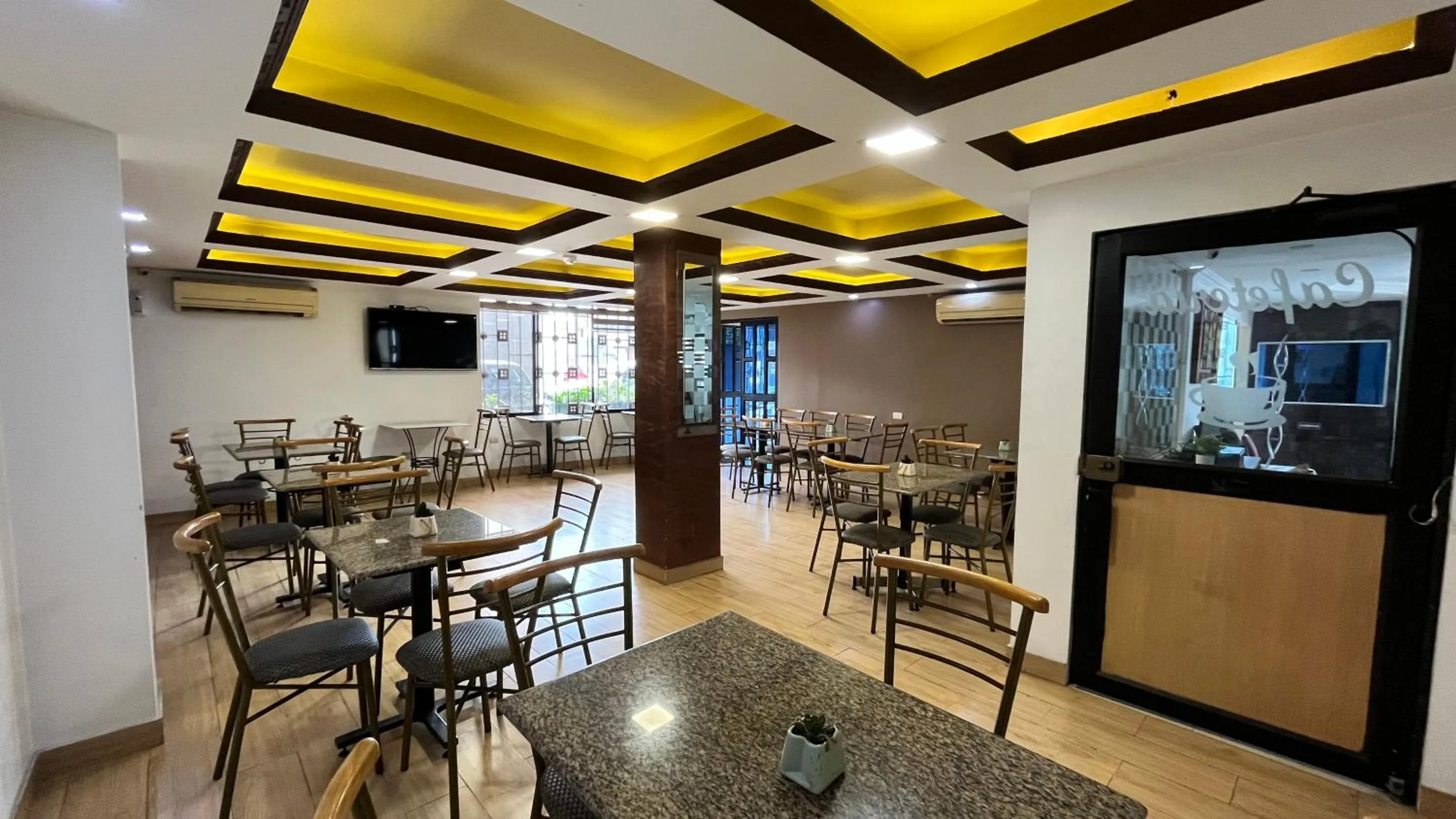 Dining area in Hotel Varadero Internacional