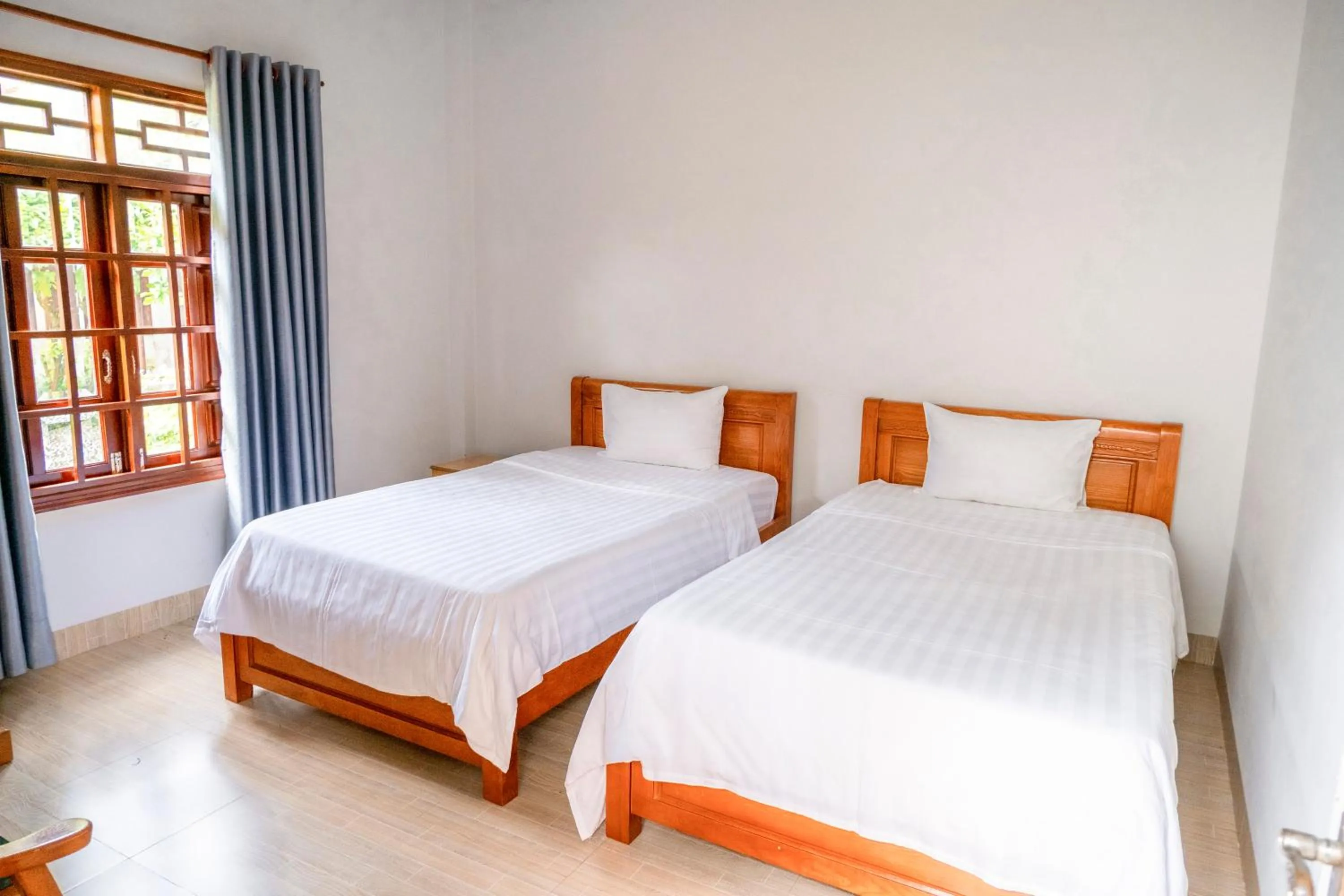 Photo of the whole room, Bed in Wings Bungalow