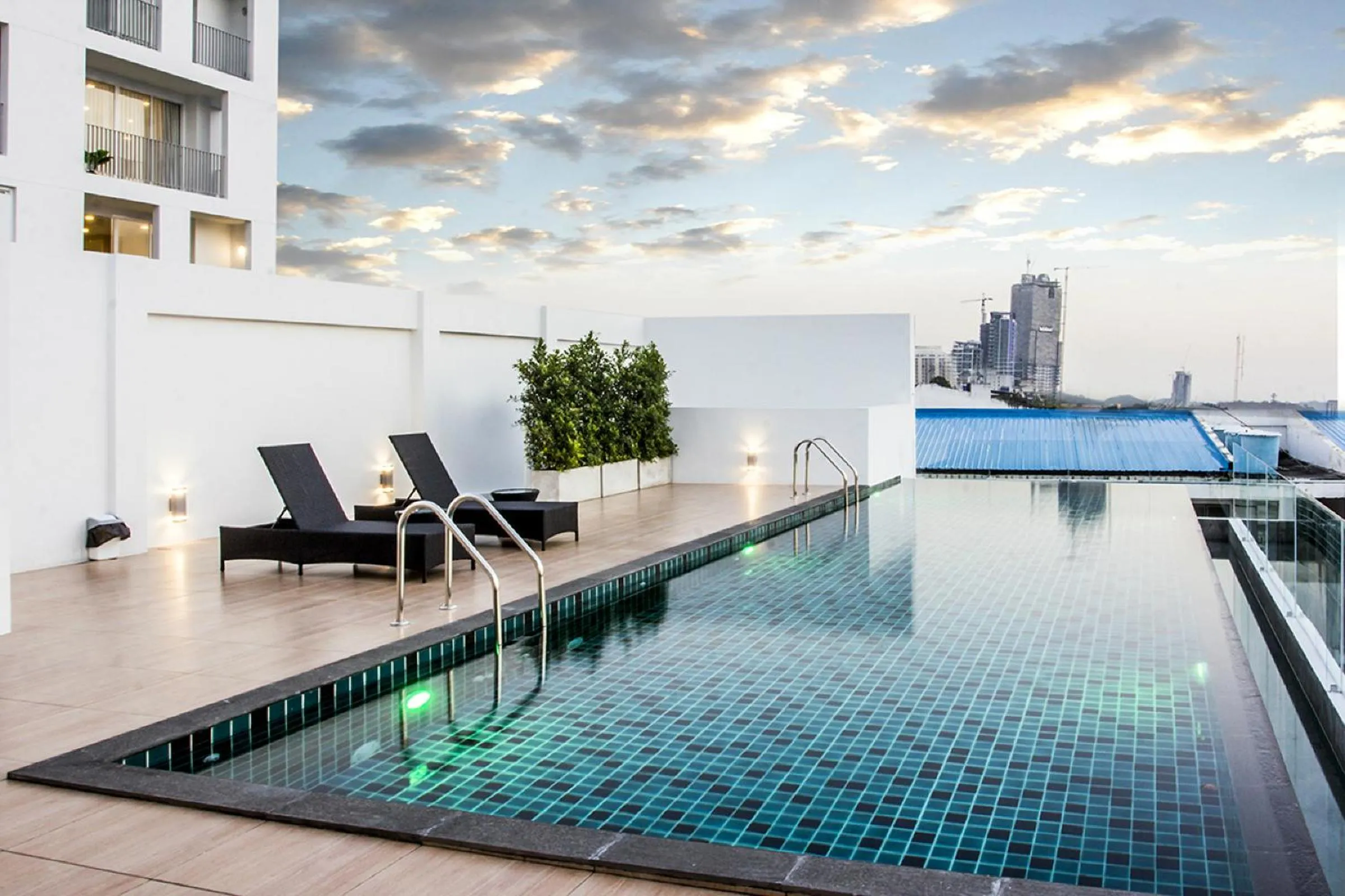 Swimming pool in Karin hotel & Service apartment - SHA Extra Plus