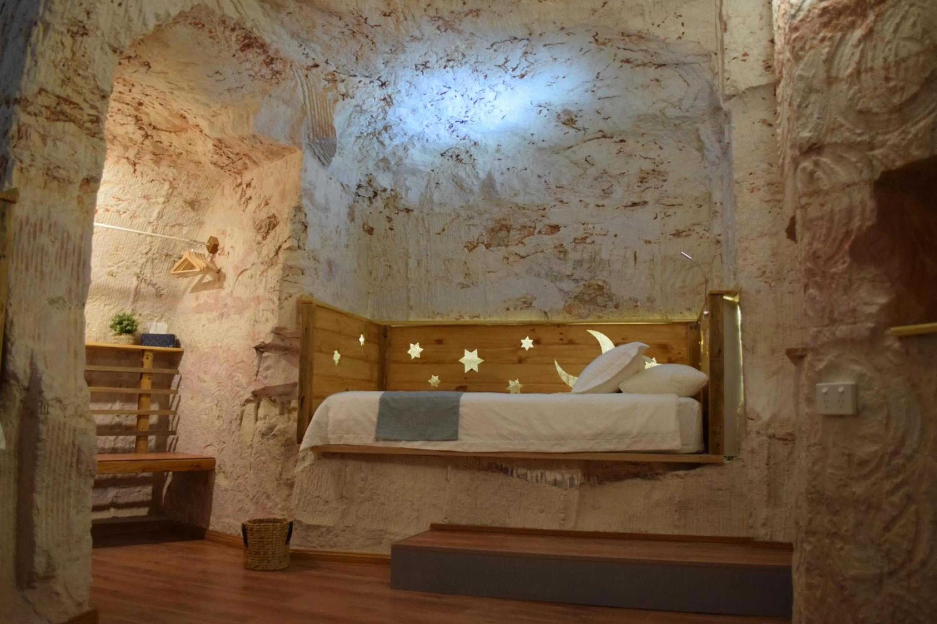 Bedroom, Bed in Dug Out B&B