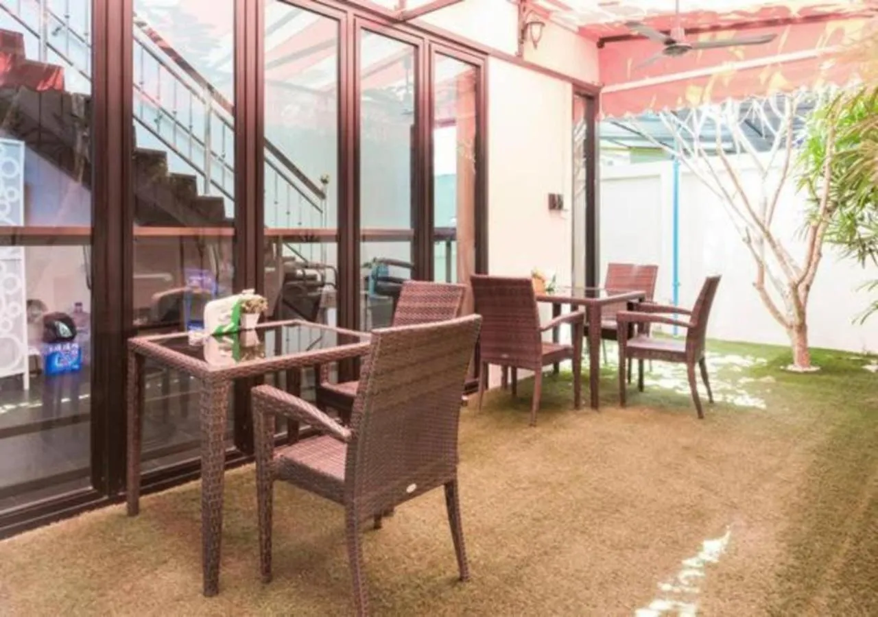 Restaurant/places to eat in Buk Inn Hotel SHA Plus