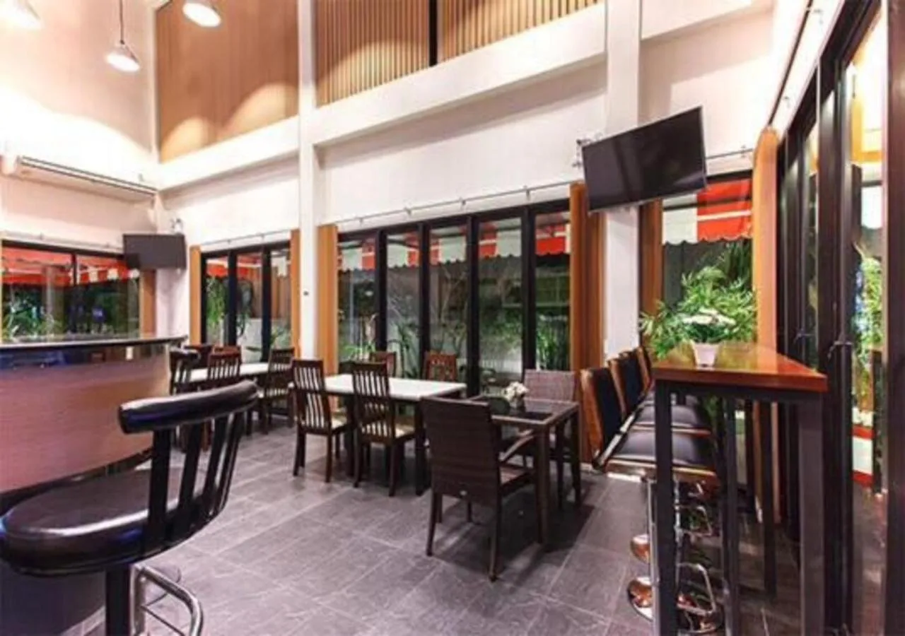 Restaurant/places to eat in Buk Inn Hotel SHA Plus