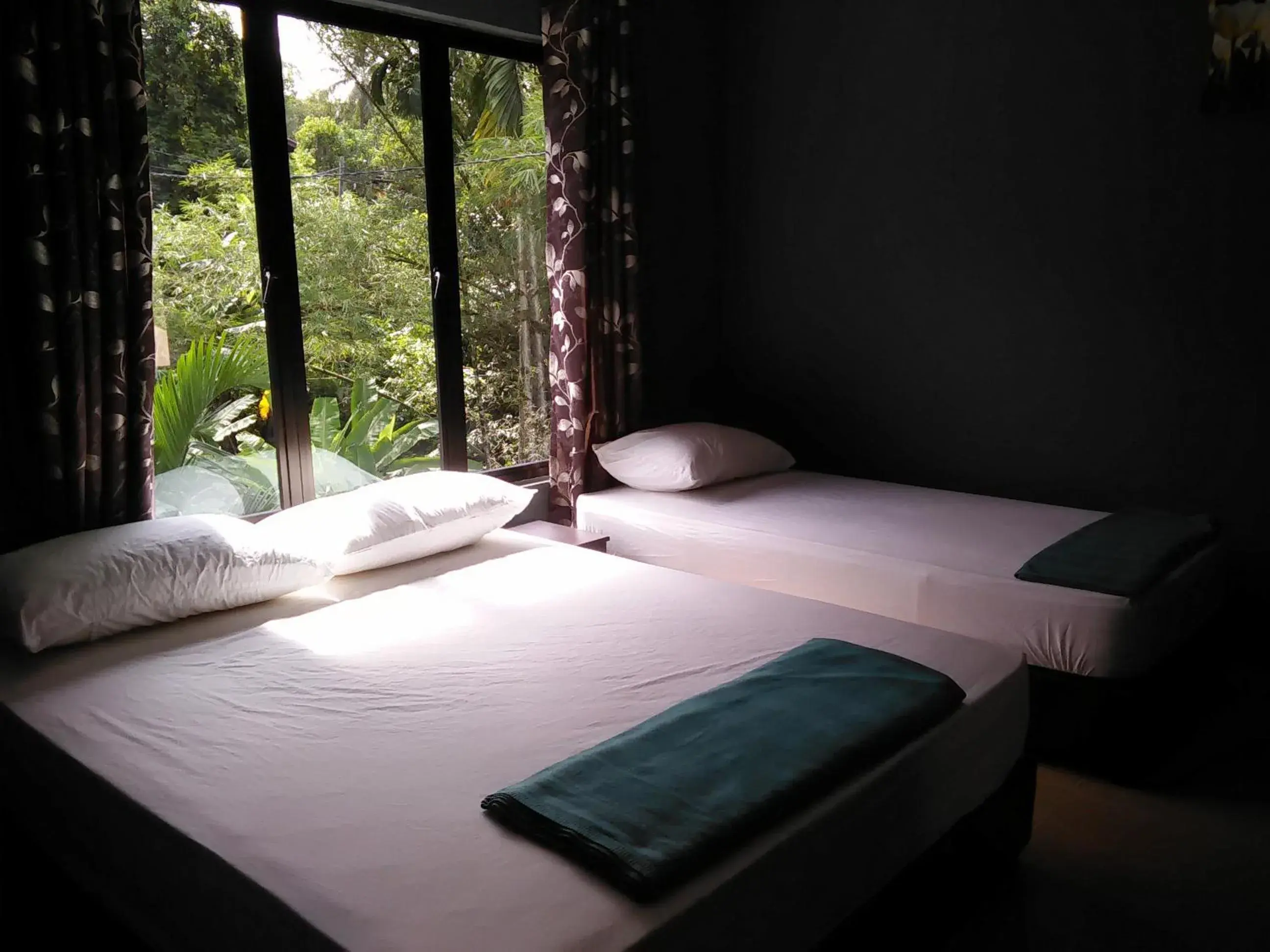 Triple Room with Private Bathroom in Green Peace Sungai Lembing Triple Room with Private Bathroom in Green Peace Sungai Lembing
