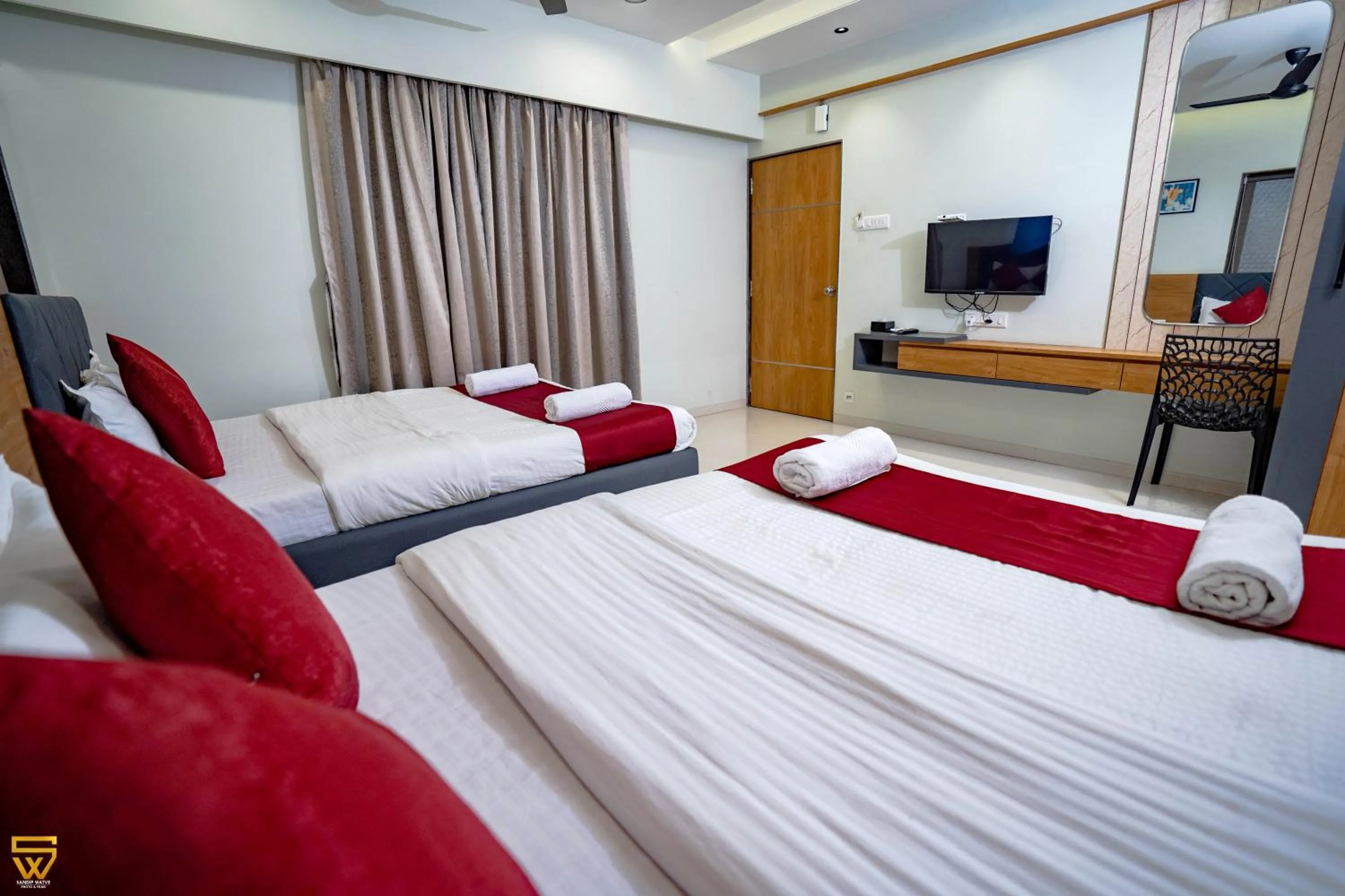 Photo of the whole room, Bed in Lotus The Lake View Resort