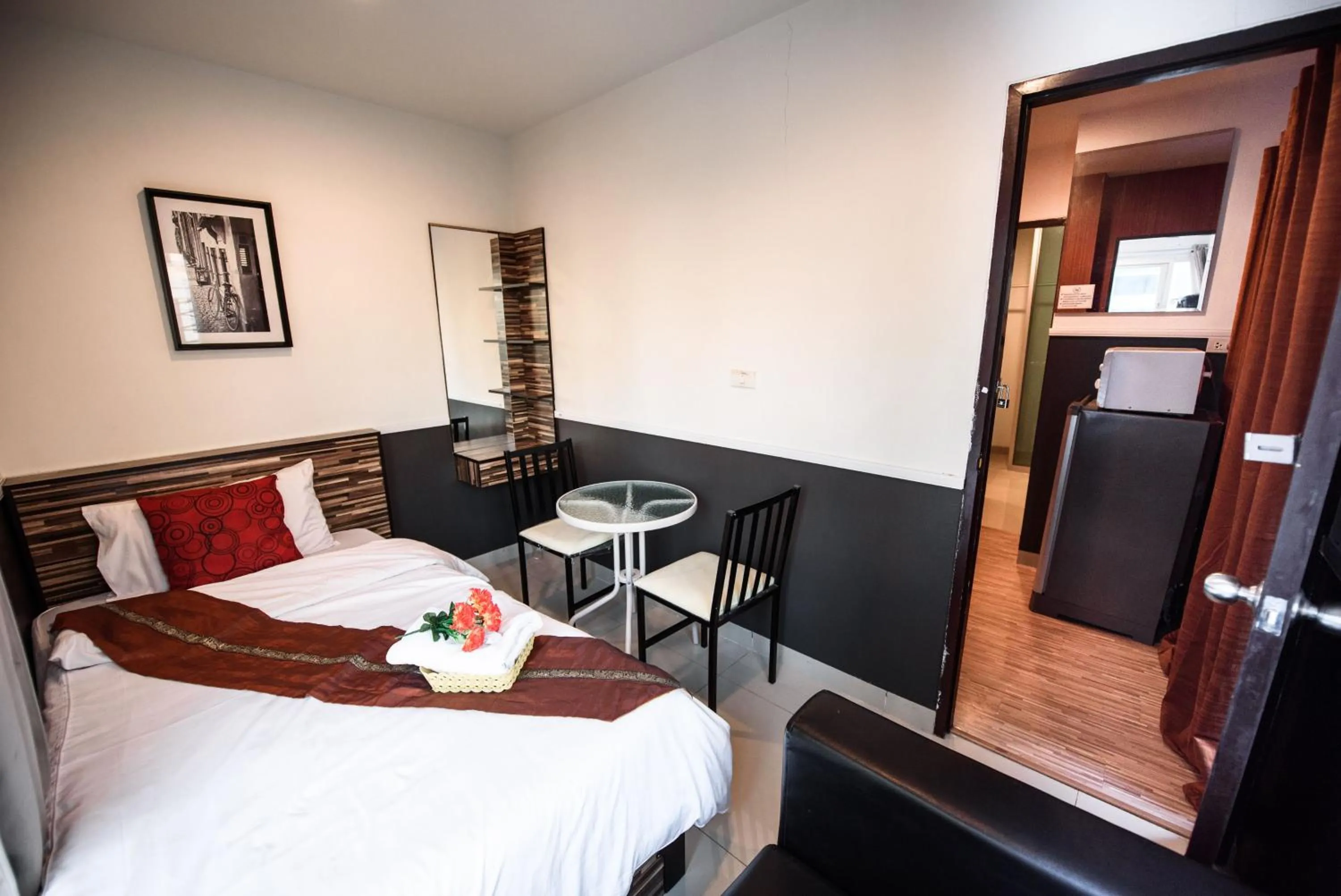 Photo of the whole room, Bed in 48 Metro Hotel