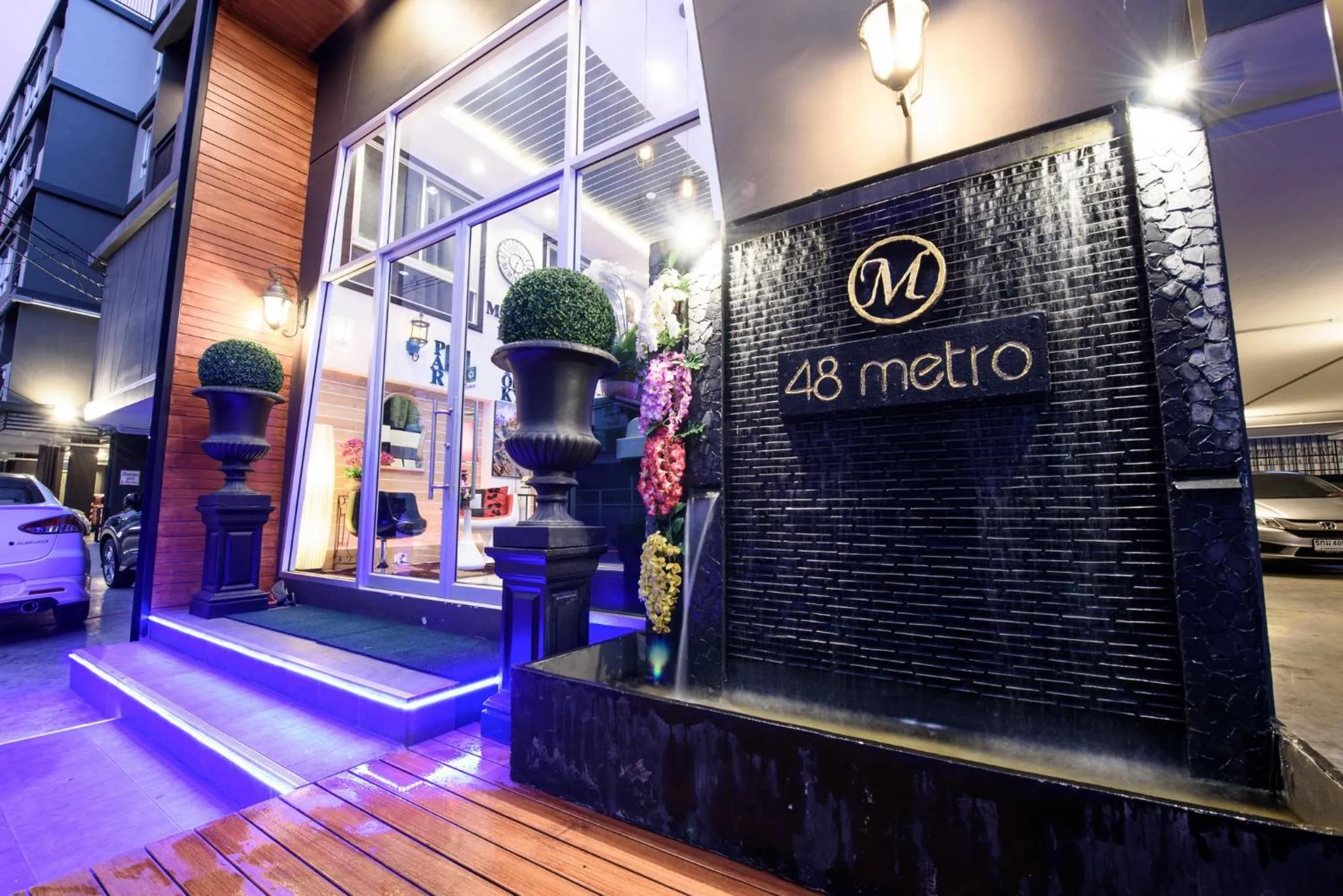 Property logo or sign in 48 Metro Hotel