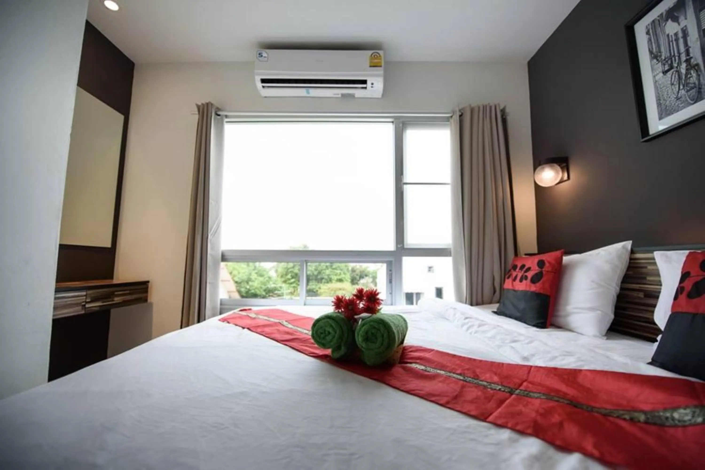 Bedroom, Bed in 48 Metro Hotel