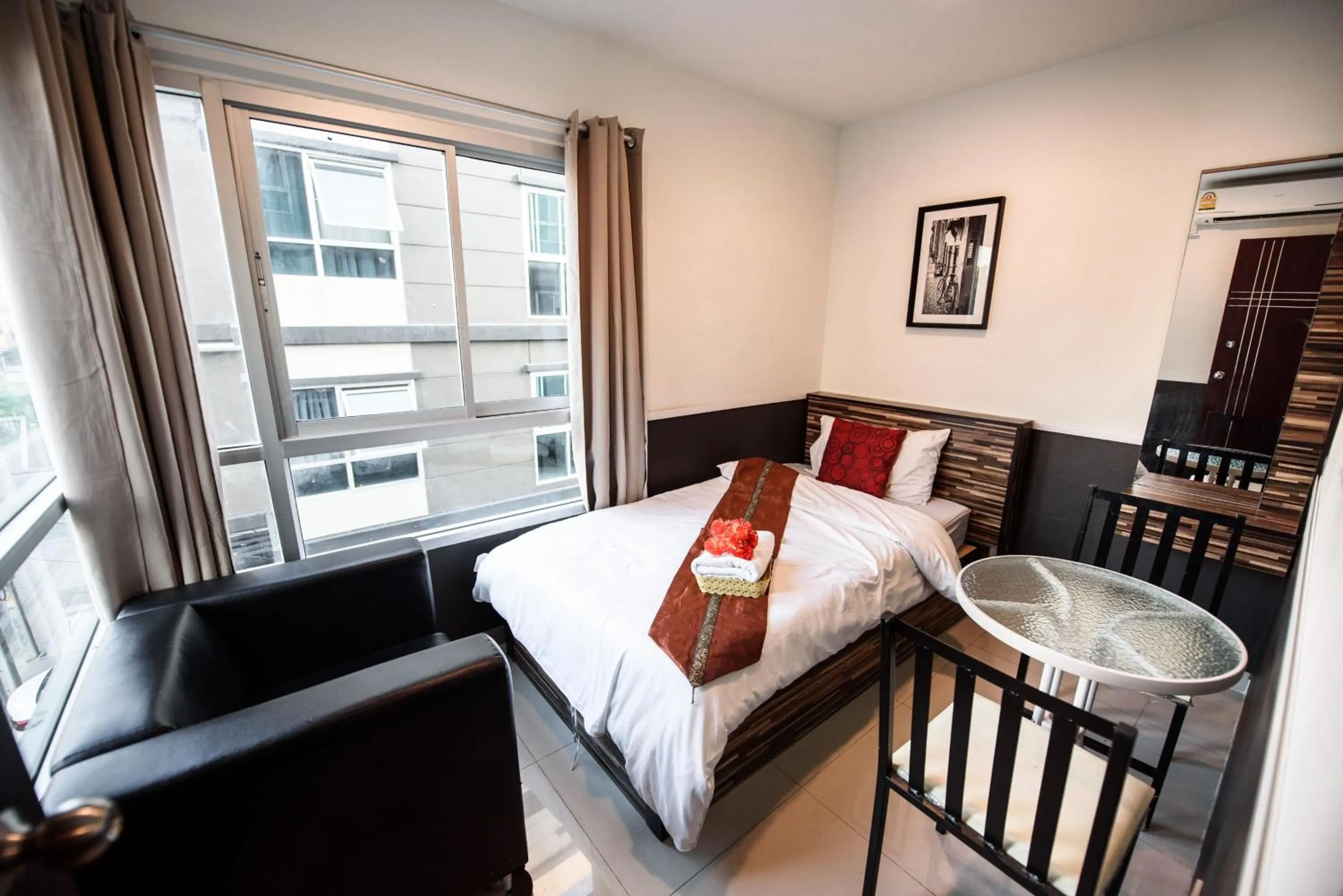 Photo of the whole room, Bed in 48 Metro Hotel