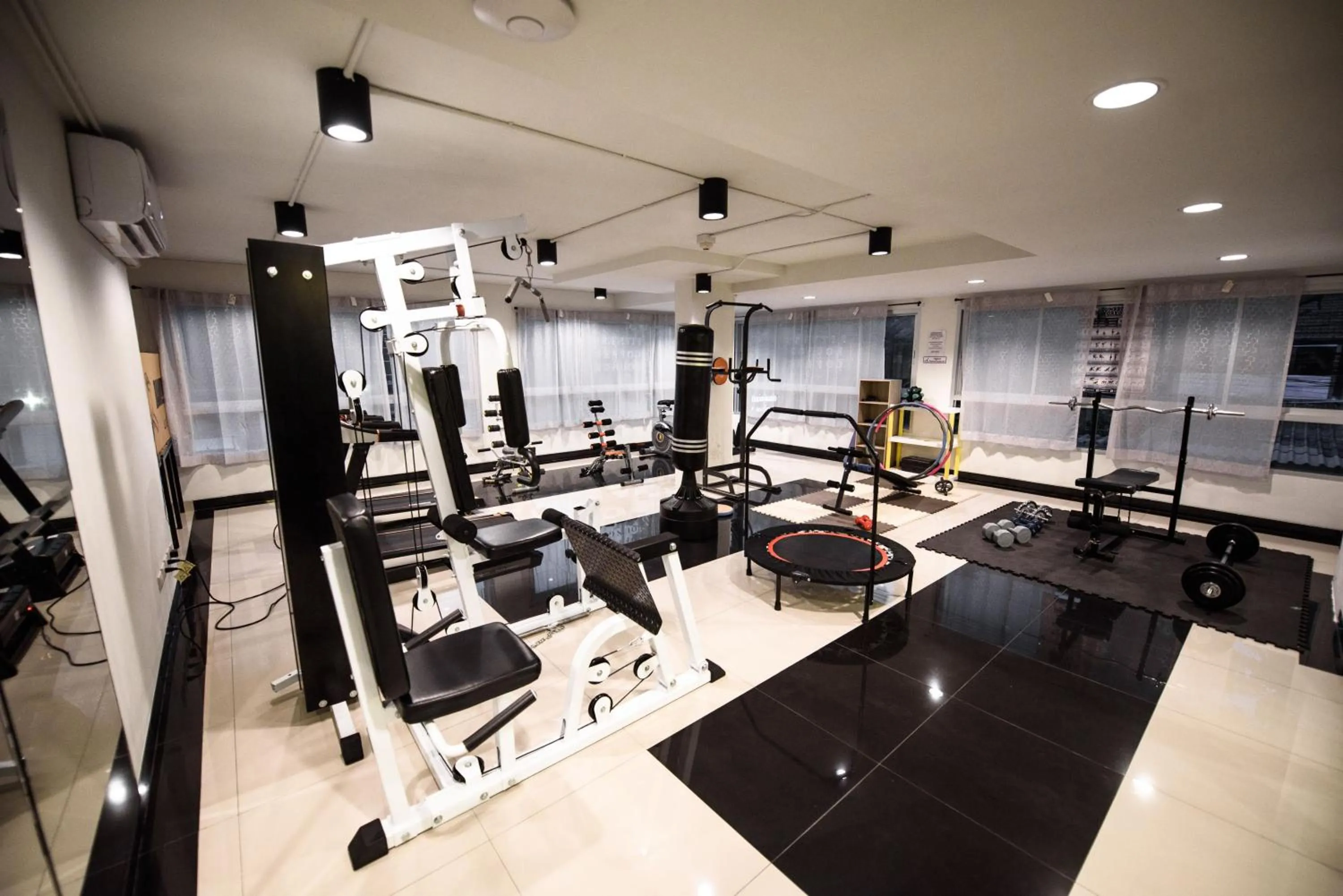Fitness centre/facilities in 48 Metro Hotel