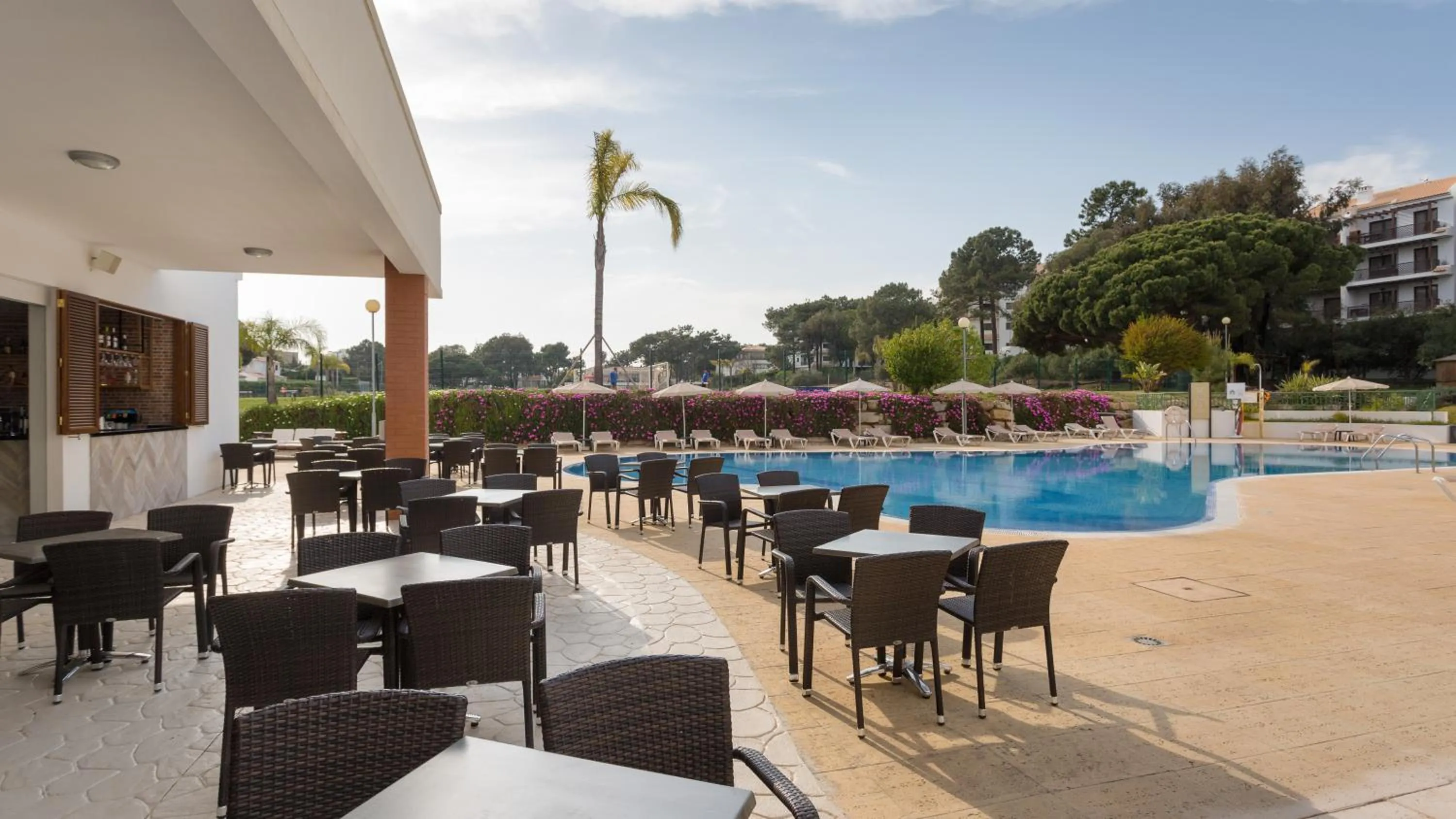 Restaurant/places to eat in AP Victoria Sports & Beach