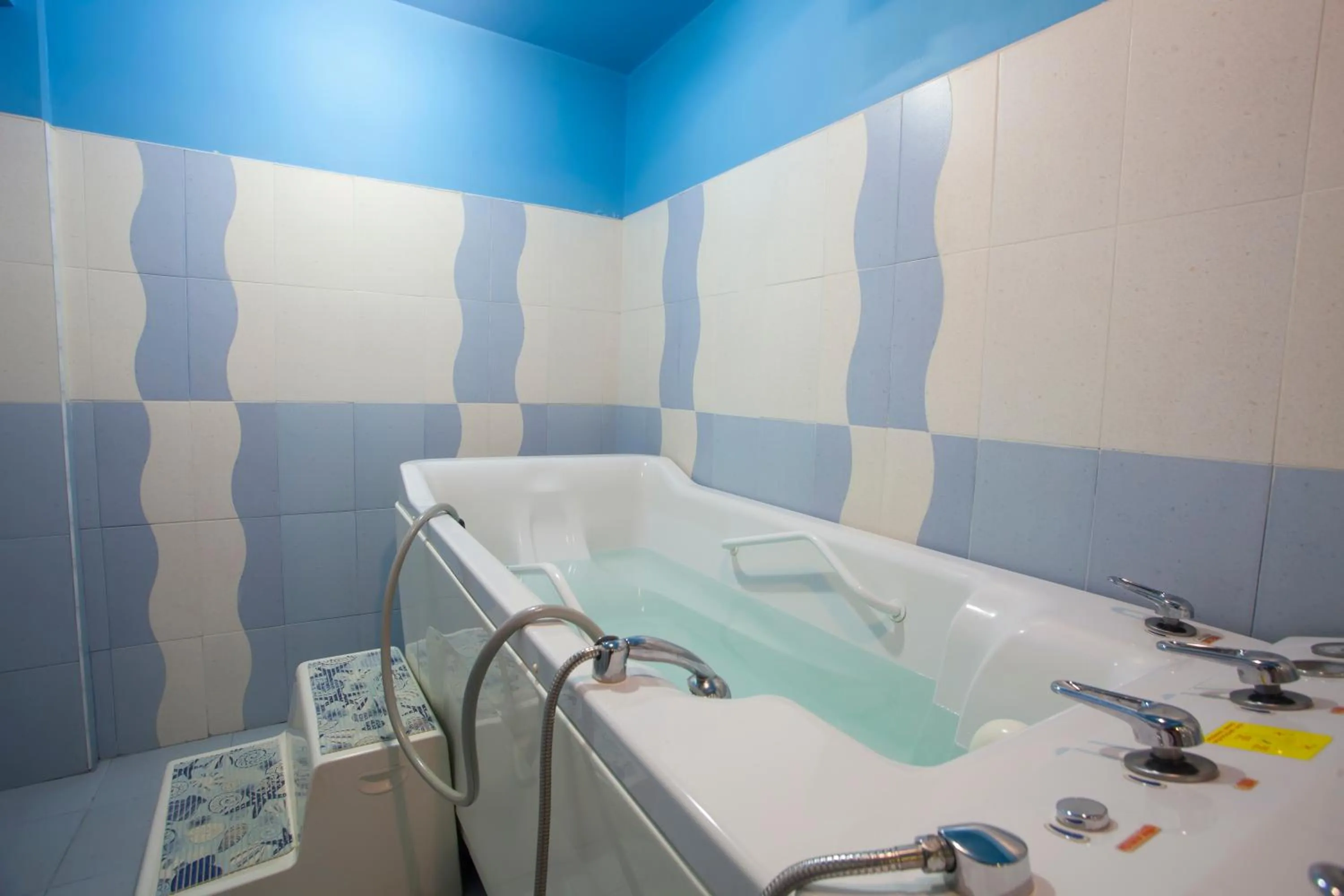 Hot Tub in Balneo & SPA Hotel Aura