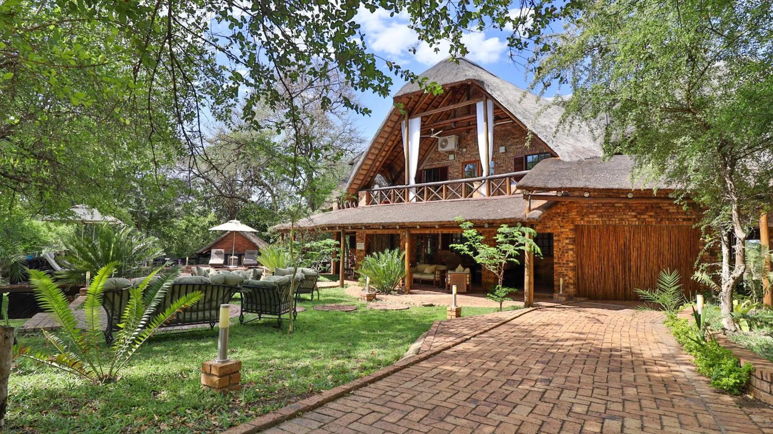 Facade/entrance in Kruger Riverside Lodge - No Load-shedding