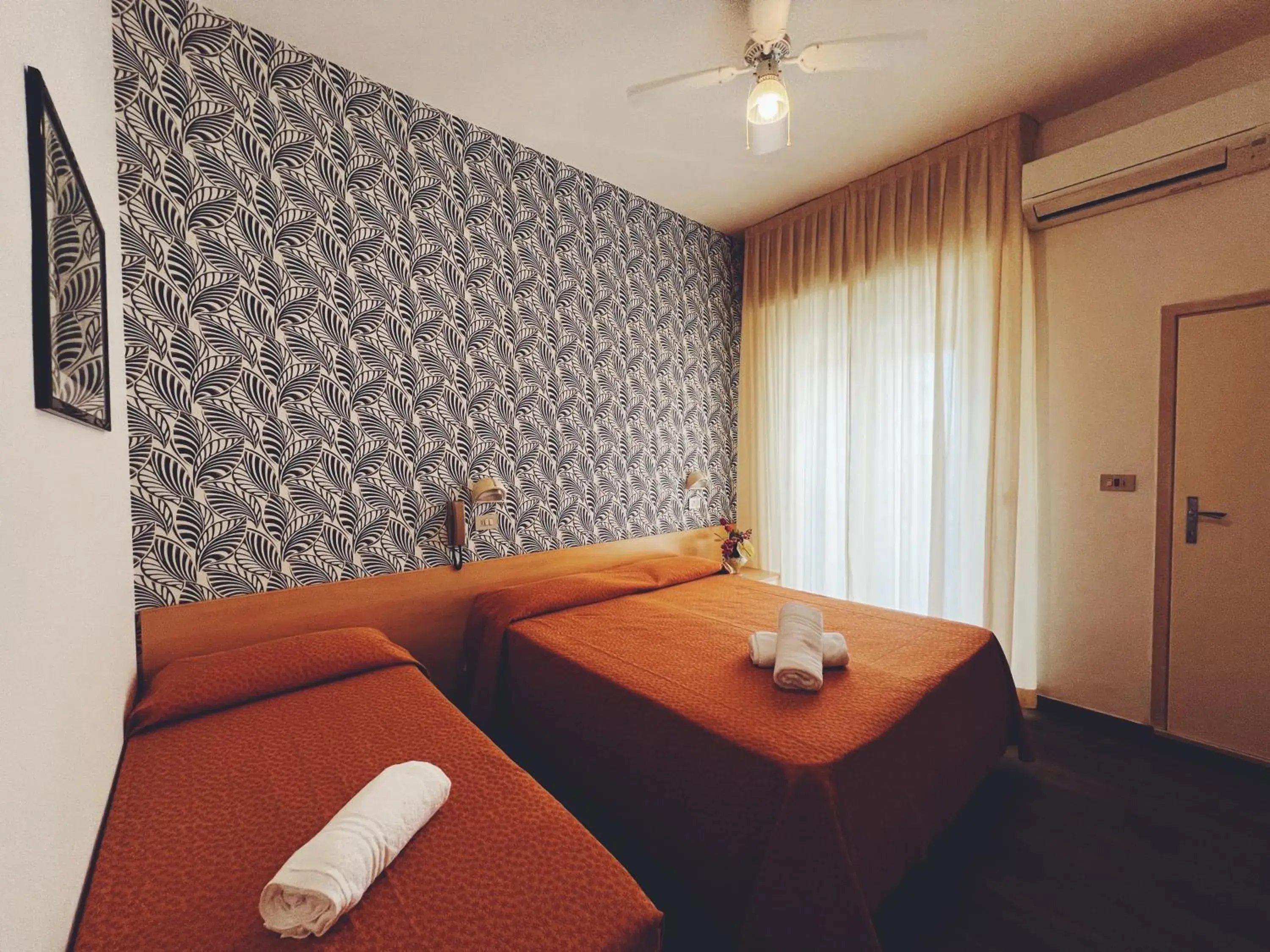 Triple Room in Hotel Ramona Triple Room in Hotel Ramona