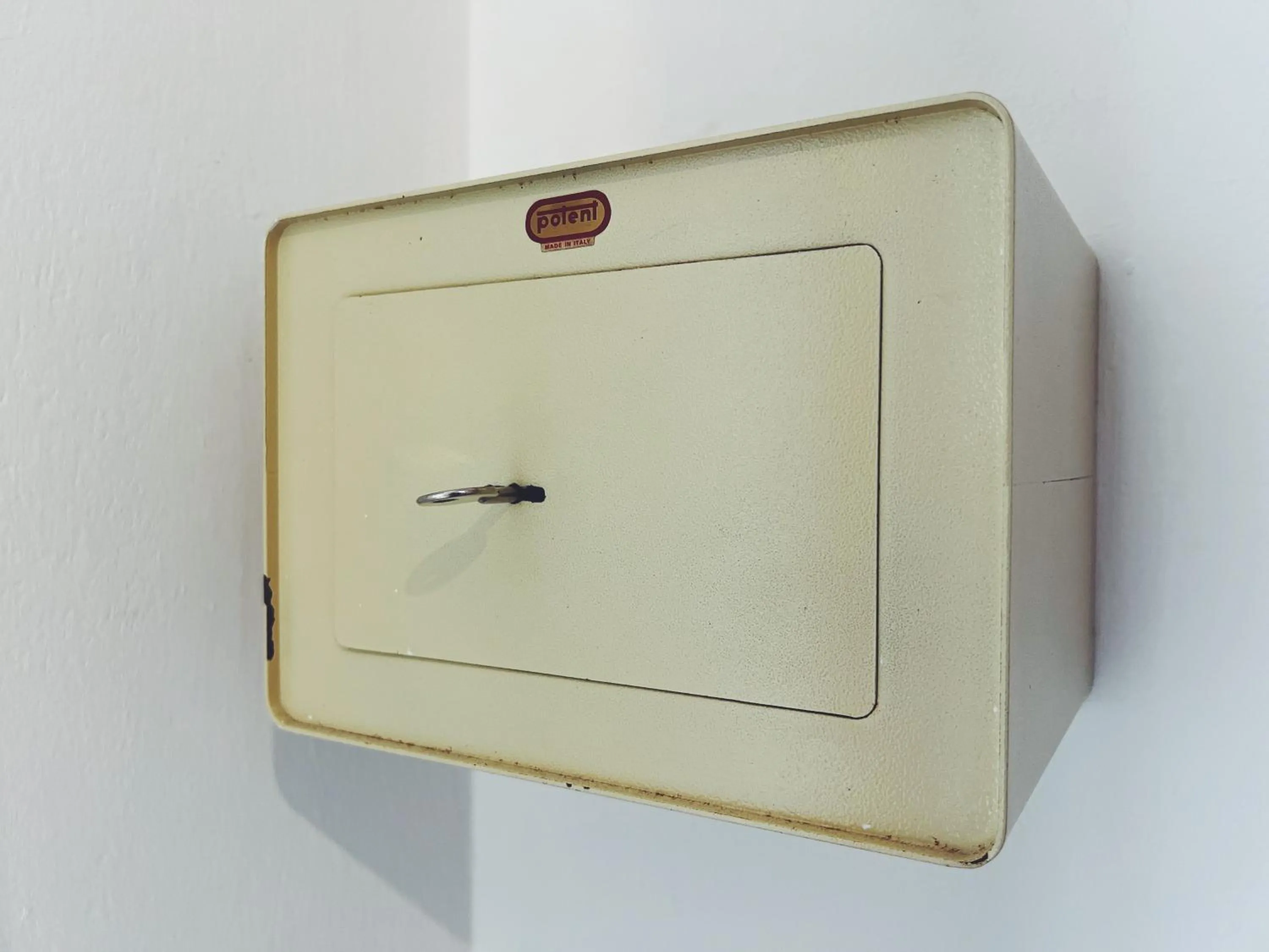 safe in Hotel Ramona