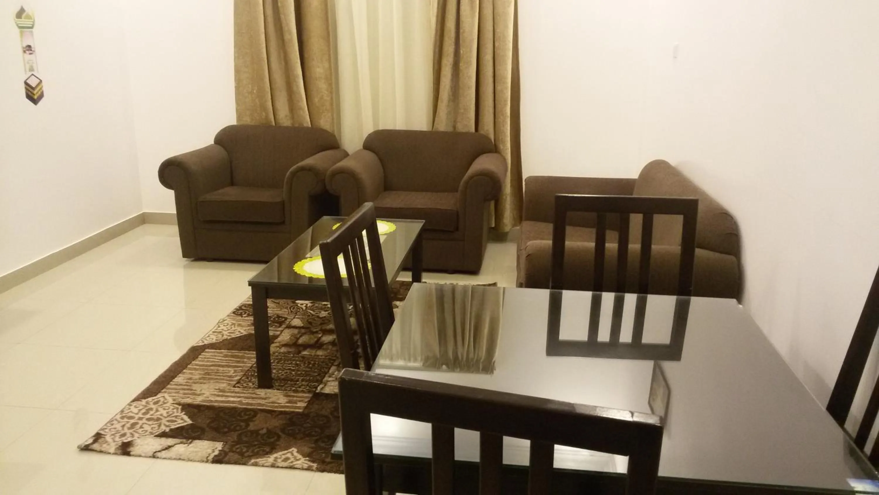 Lounge or bar in Avene For Furnished Residential Units