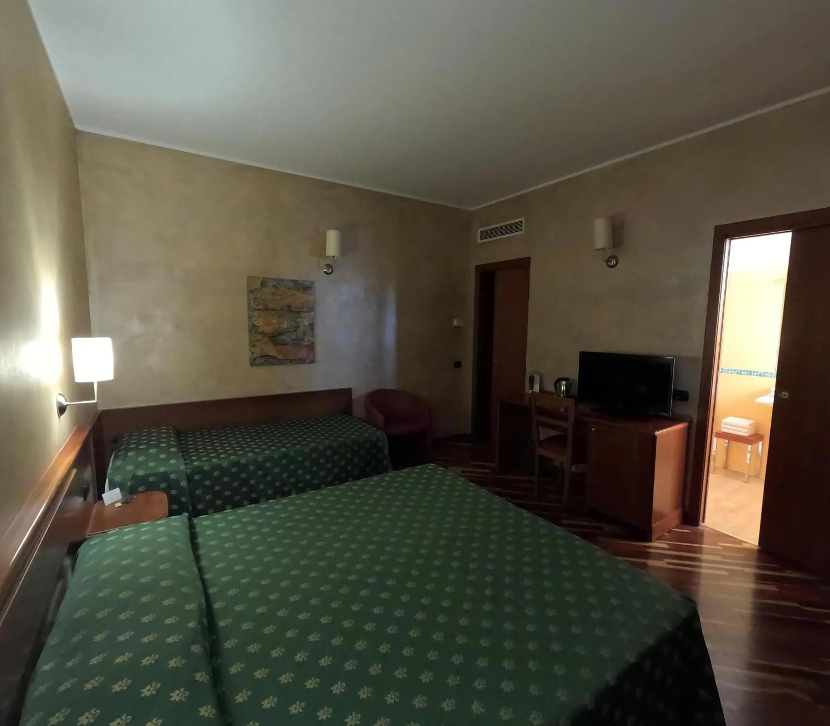 Bed in Hotel Air Bag