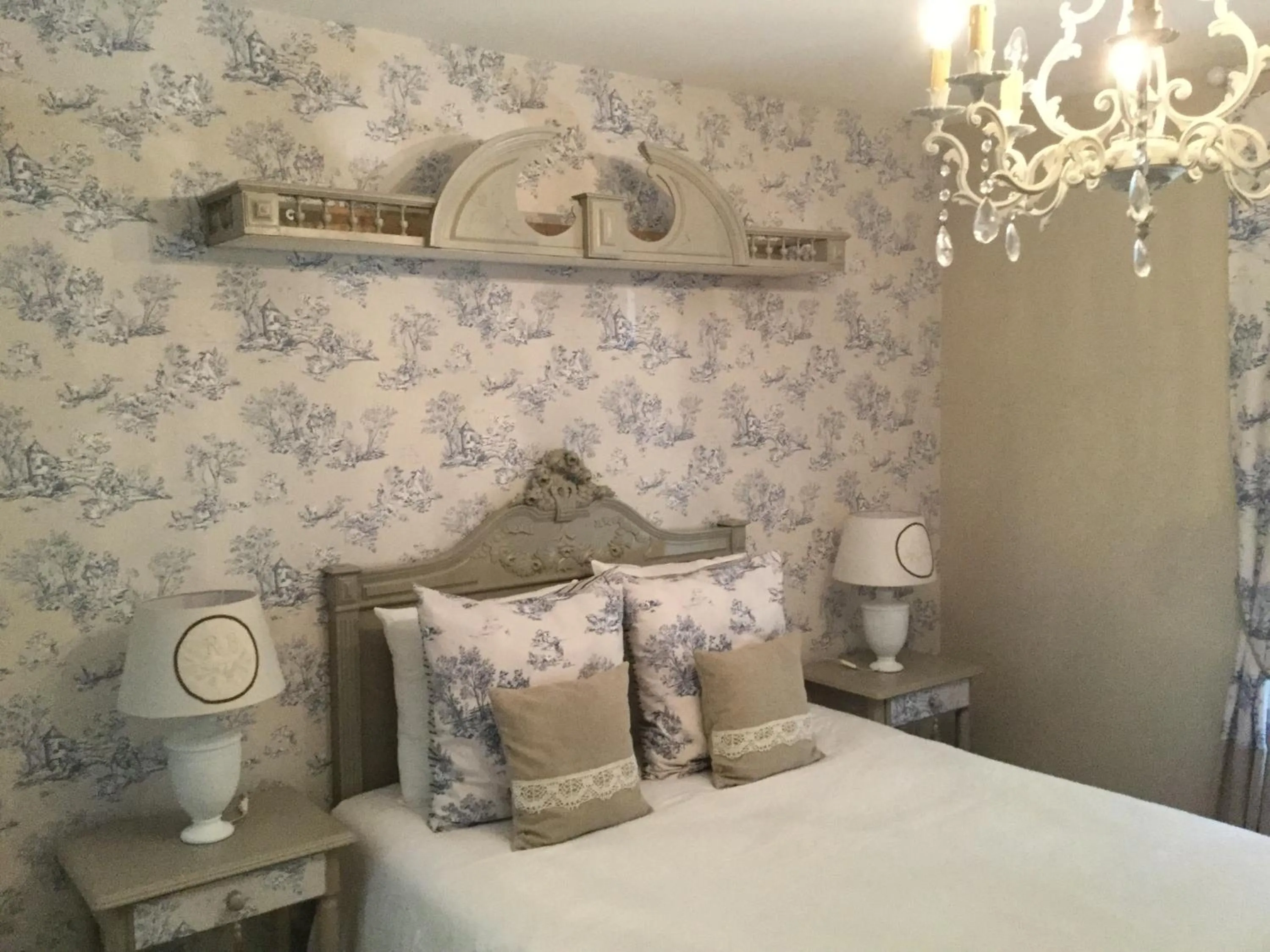 Bed in L'Orangerie de Camperos