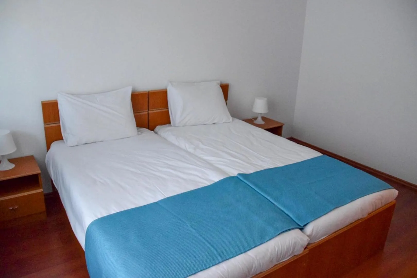 Photo of the whole room, Bed in West Gate Studios