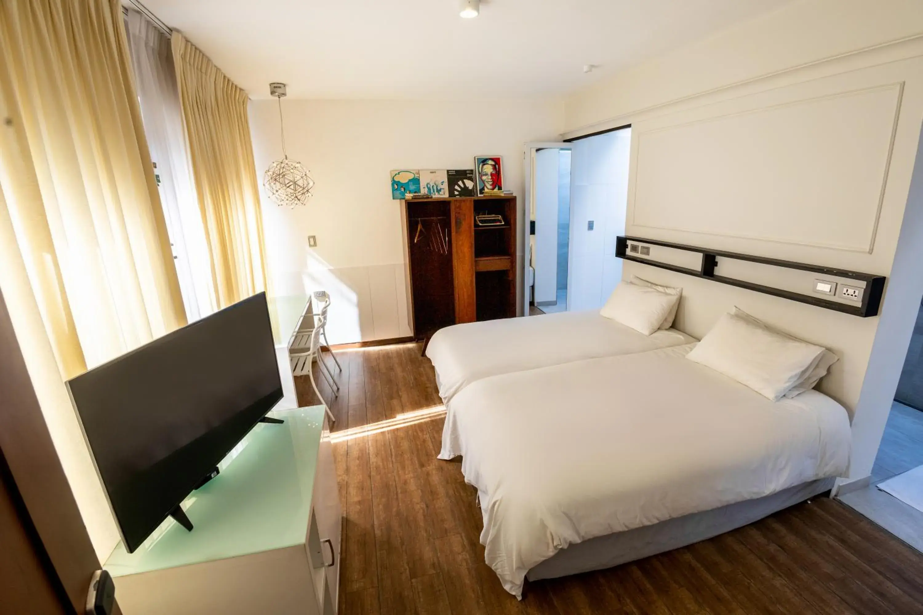 Twin Room with Pool View in Cosmopolitano Hotel Boutique Twin Room with Pool View in Cosmopolitano Hotel Boutique
