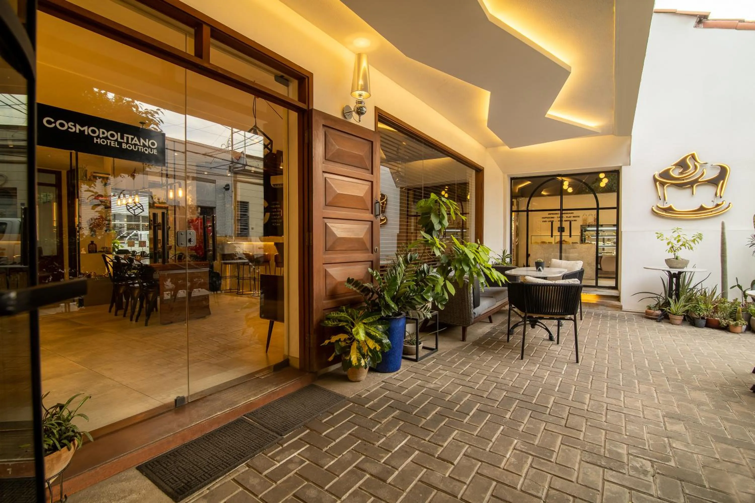 Facade/entrance in Cosmopolitano Hotel Boutique