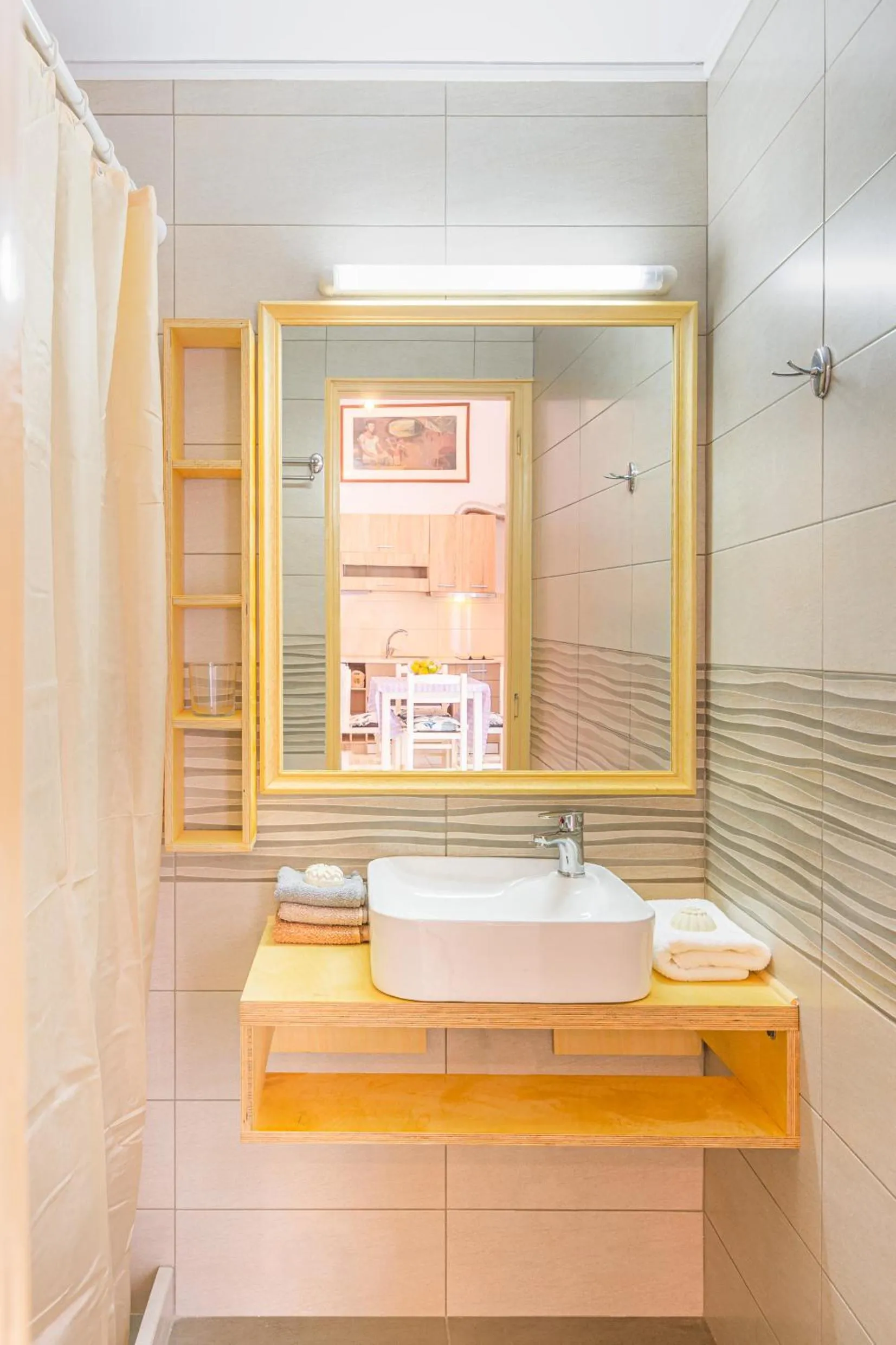 Happiness Apartments