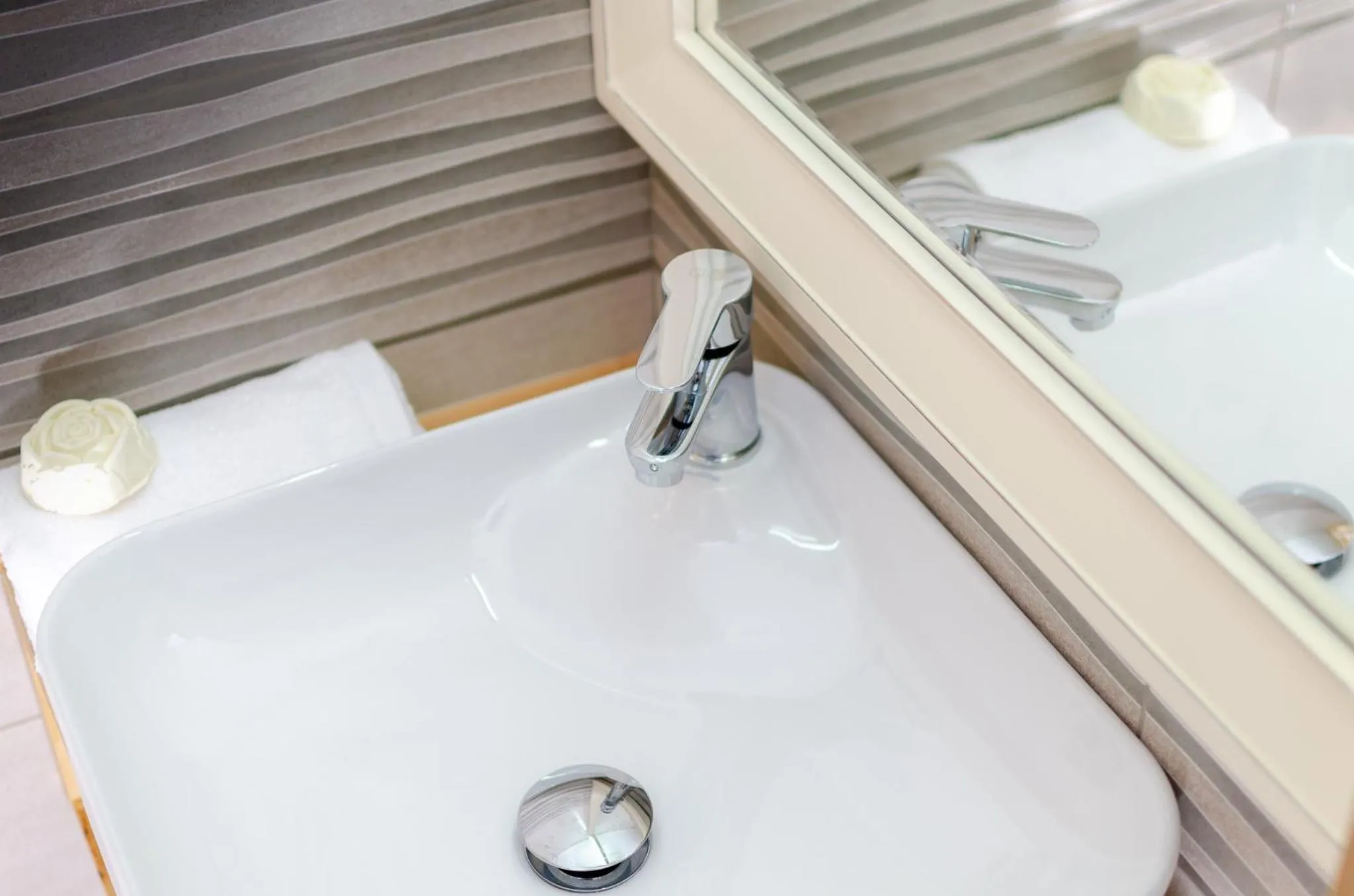 Happiness Apartments