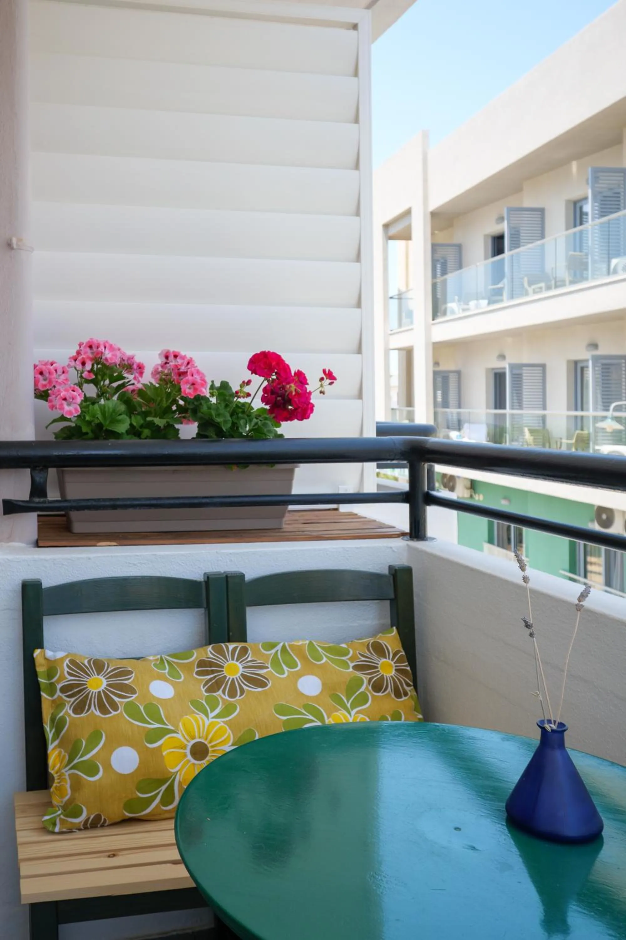 Happiness Apartments