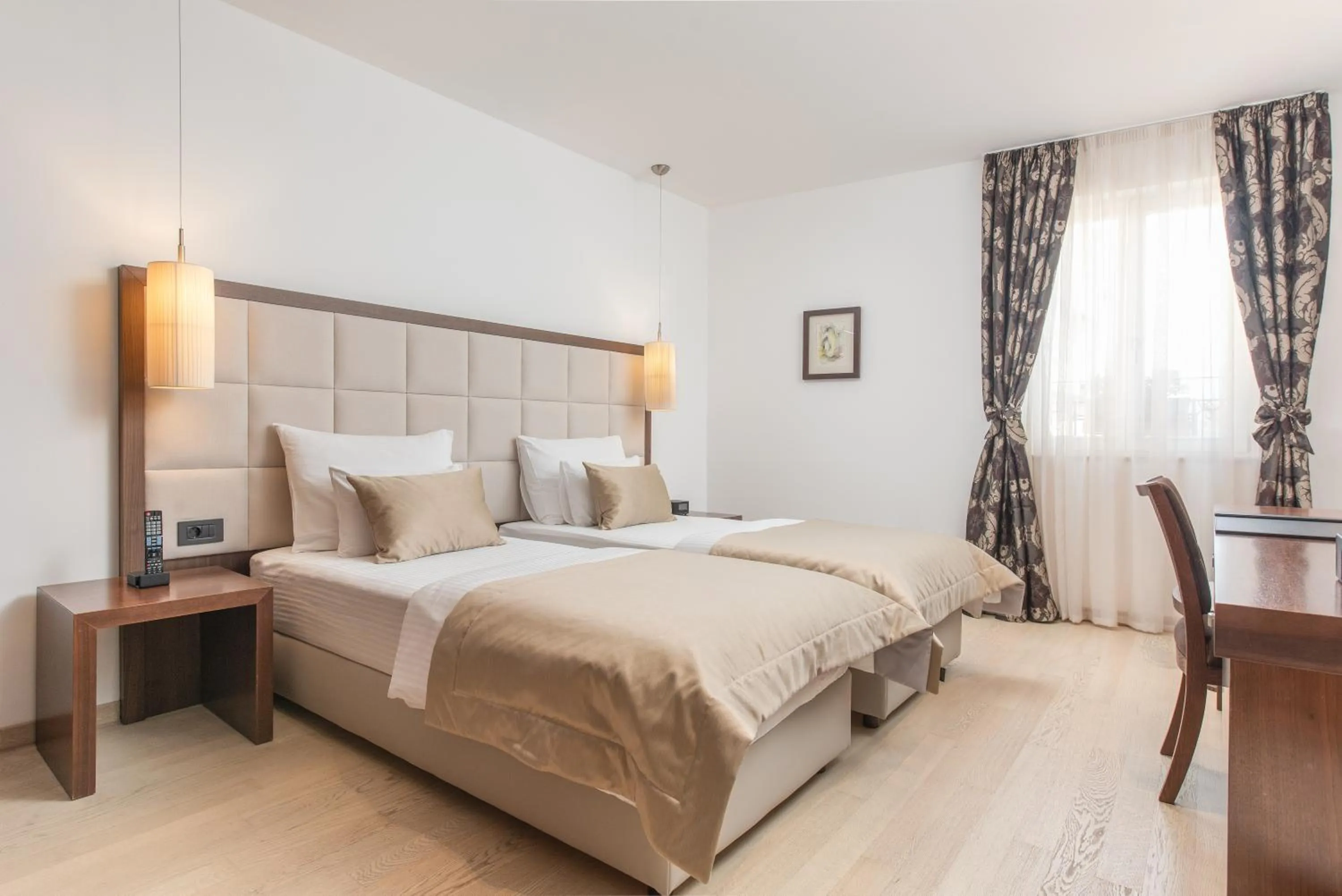 Bedroom, Bed in Marmont Heritage Hotel