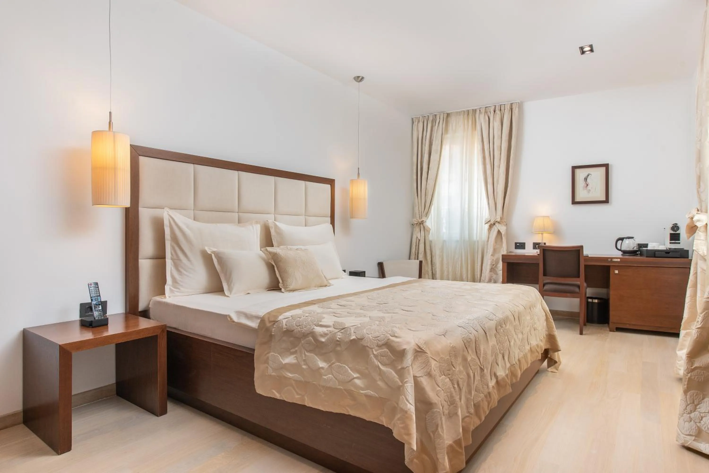 Bedroom, Bed in Marmont Heritage Hotel