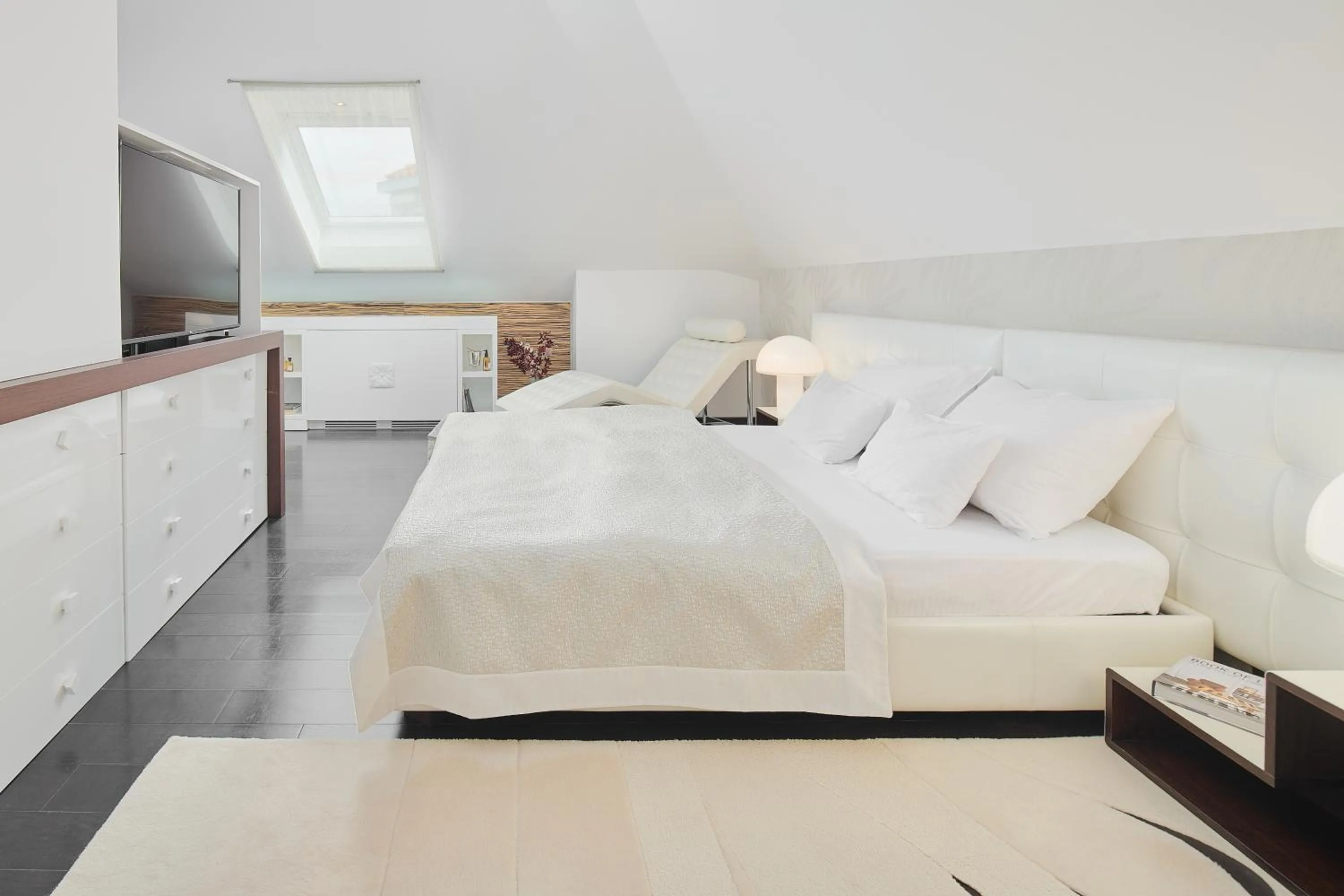 Bed in Marmont Heritage Hotel