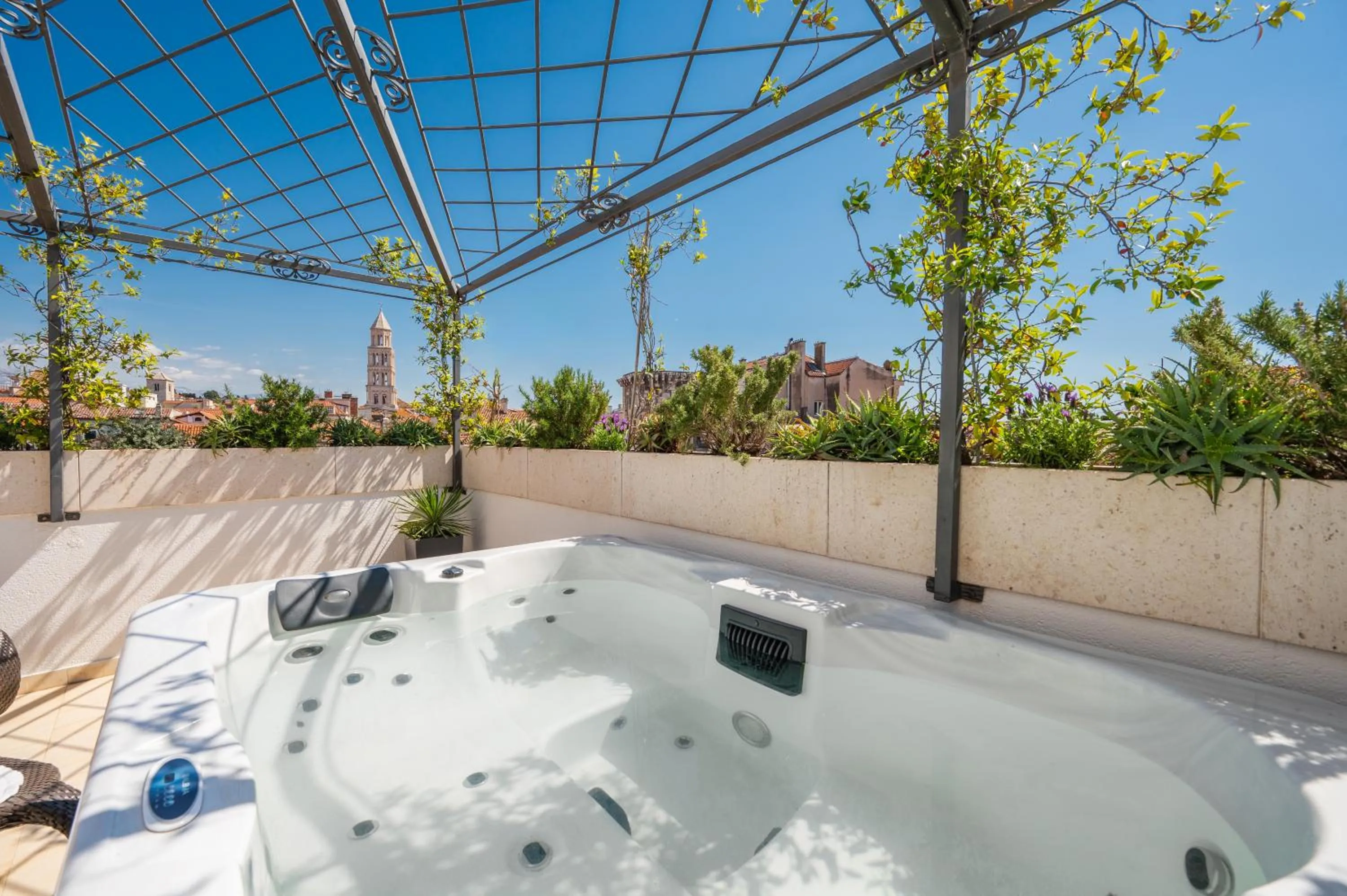 Hot Tub in Marmont Heritage Hotel