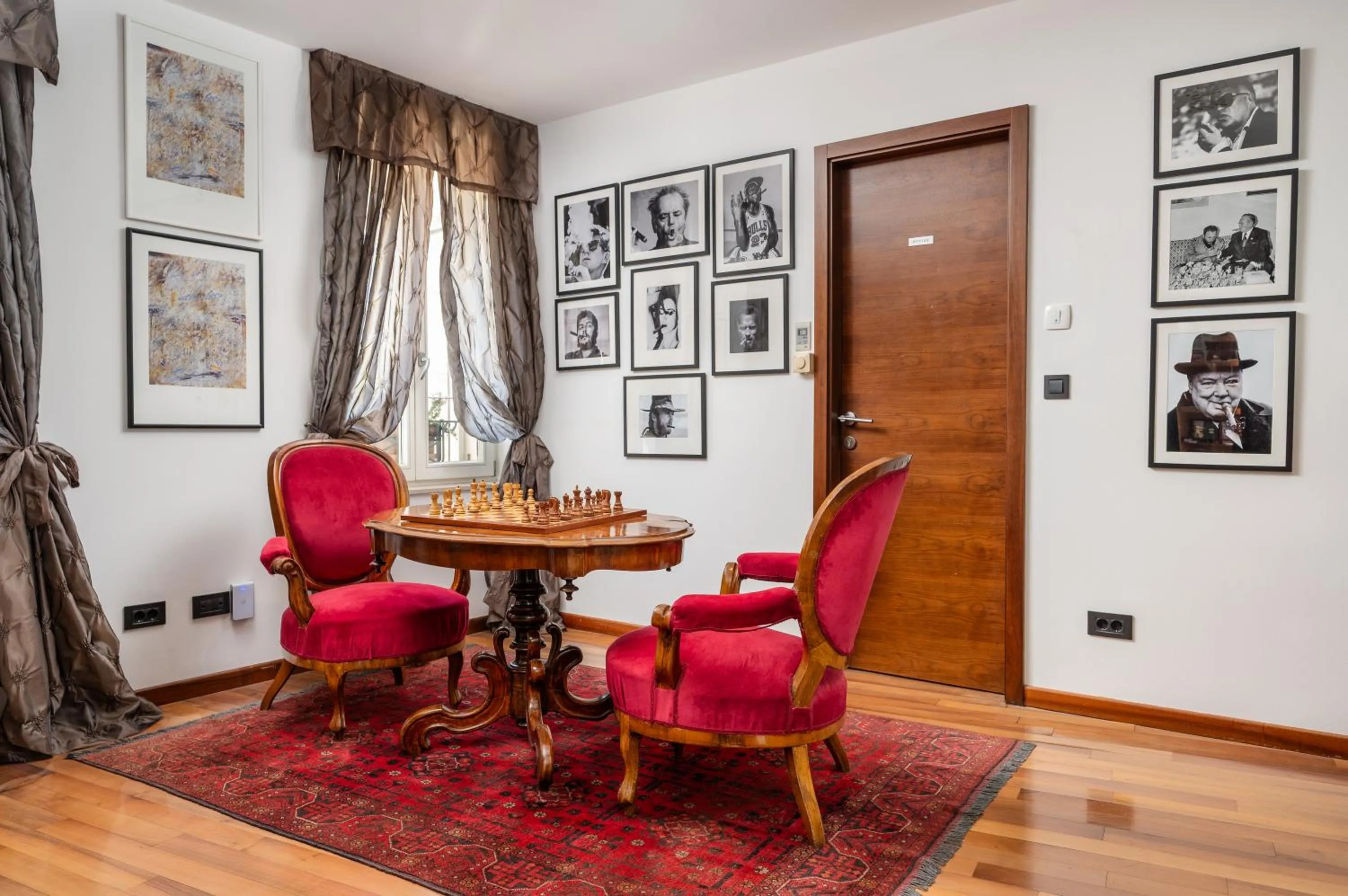 Living room in Marmont Heritage Hotel