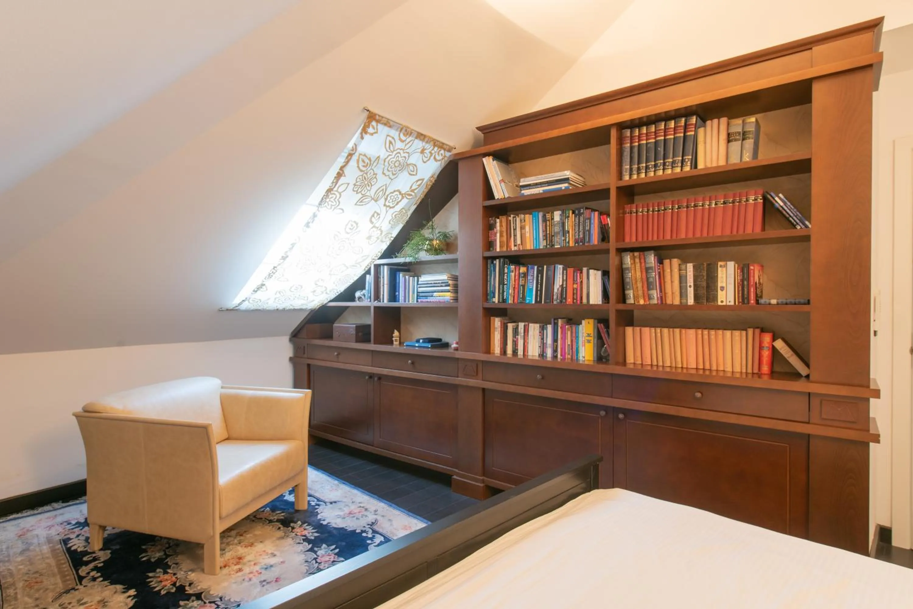 Bed in Marmont Heritage Hotel