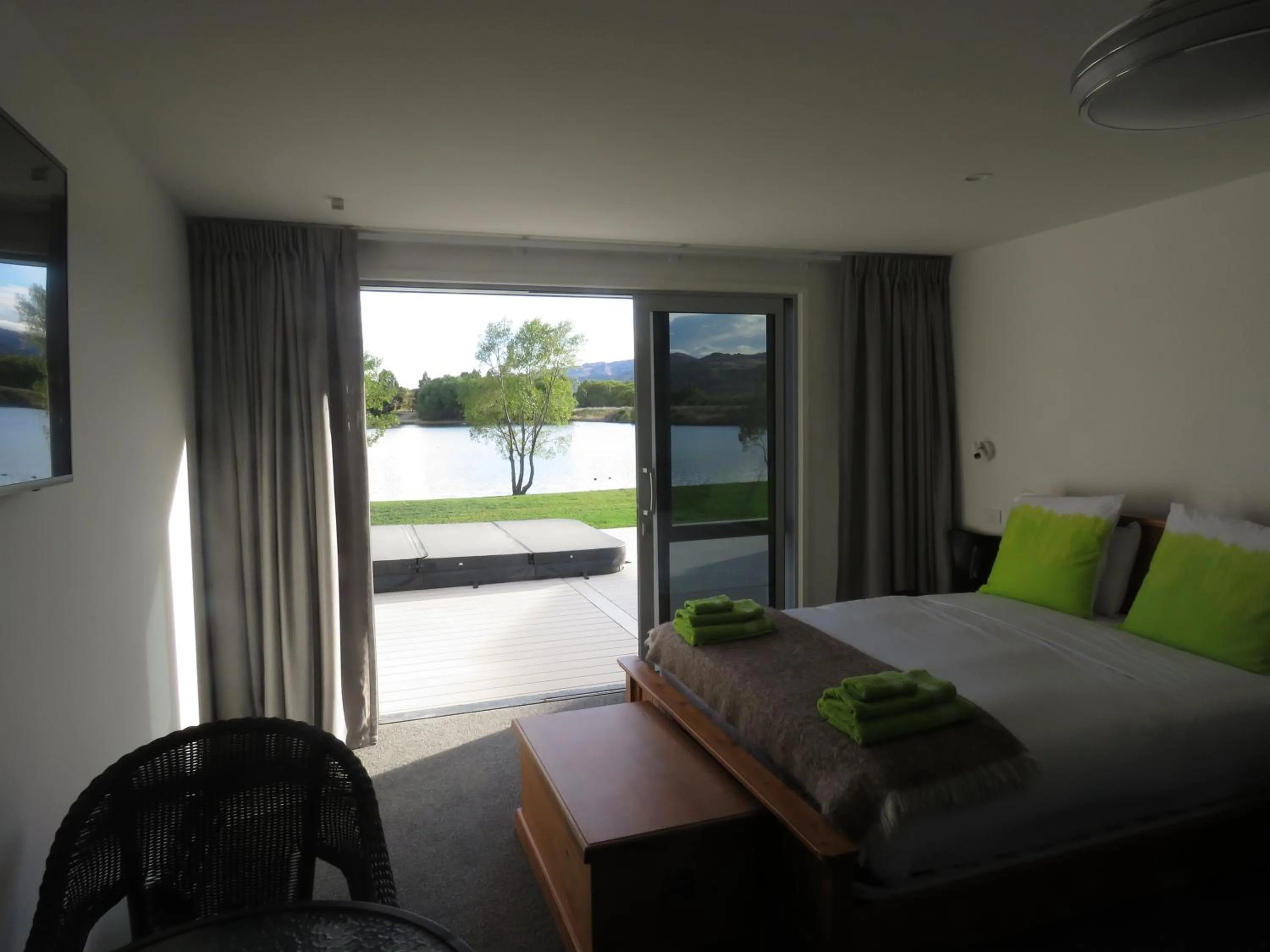 Bed in Cromwell Escape