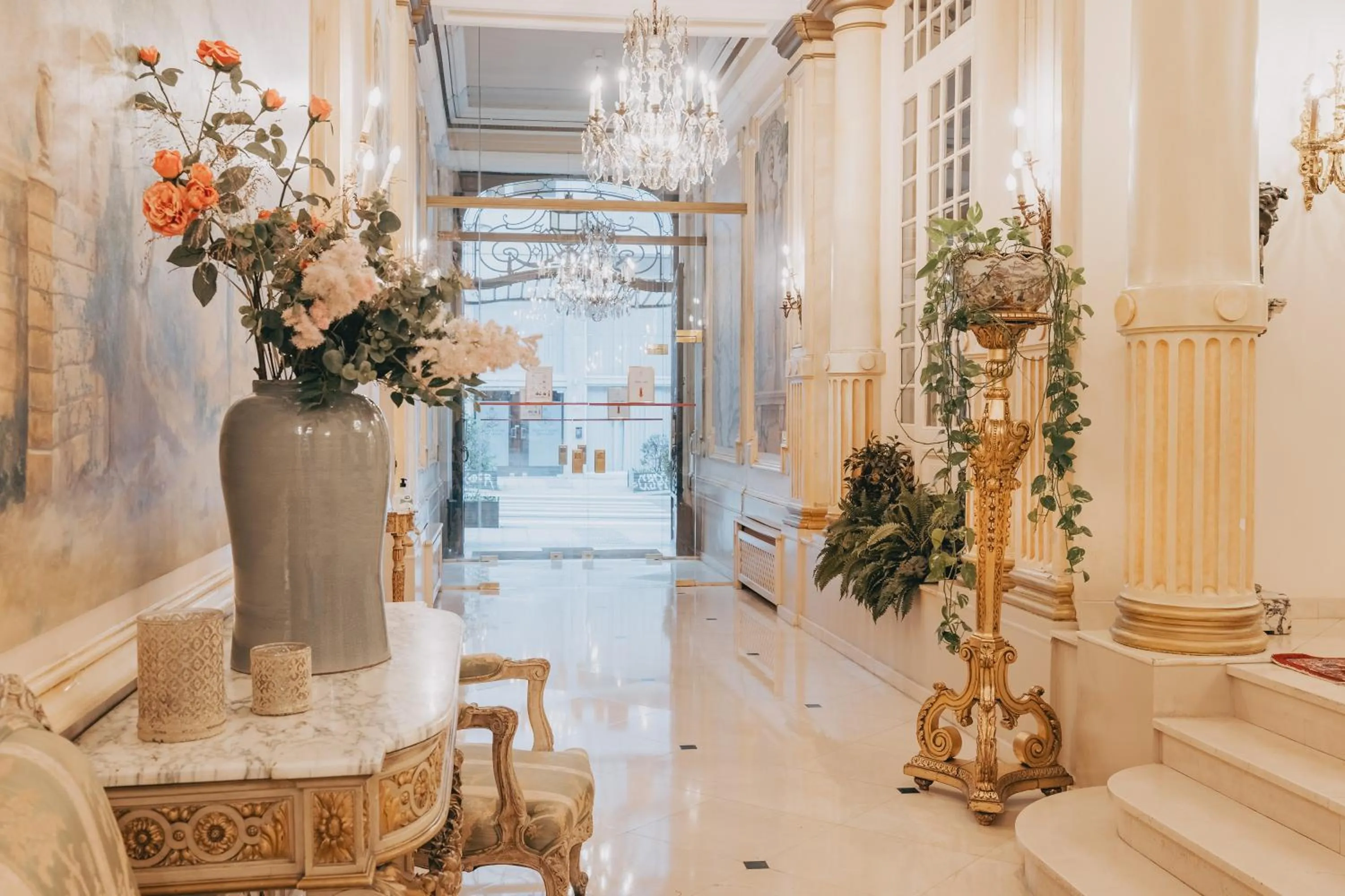 Facade/entrance in Hotel Manos Premier