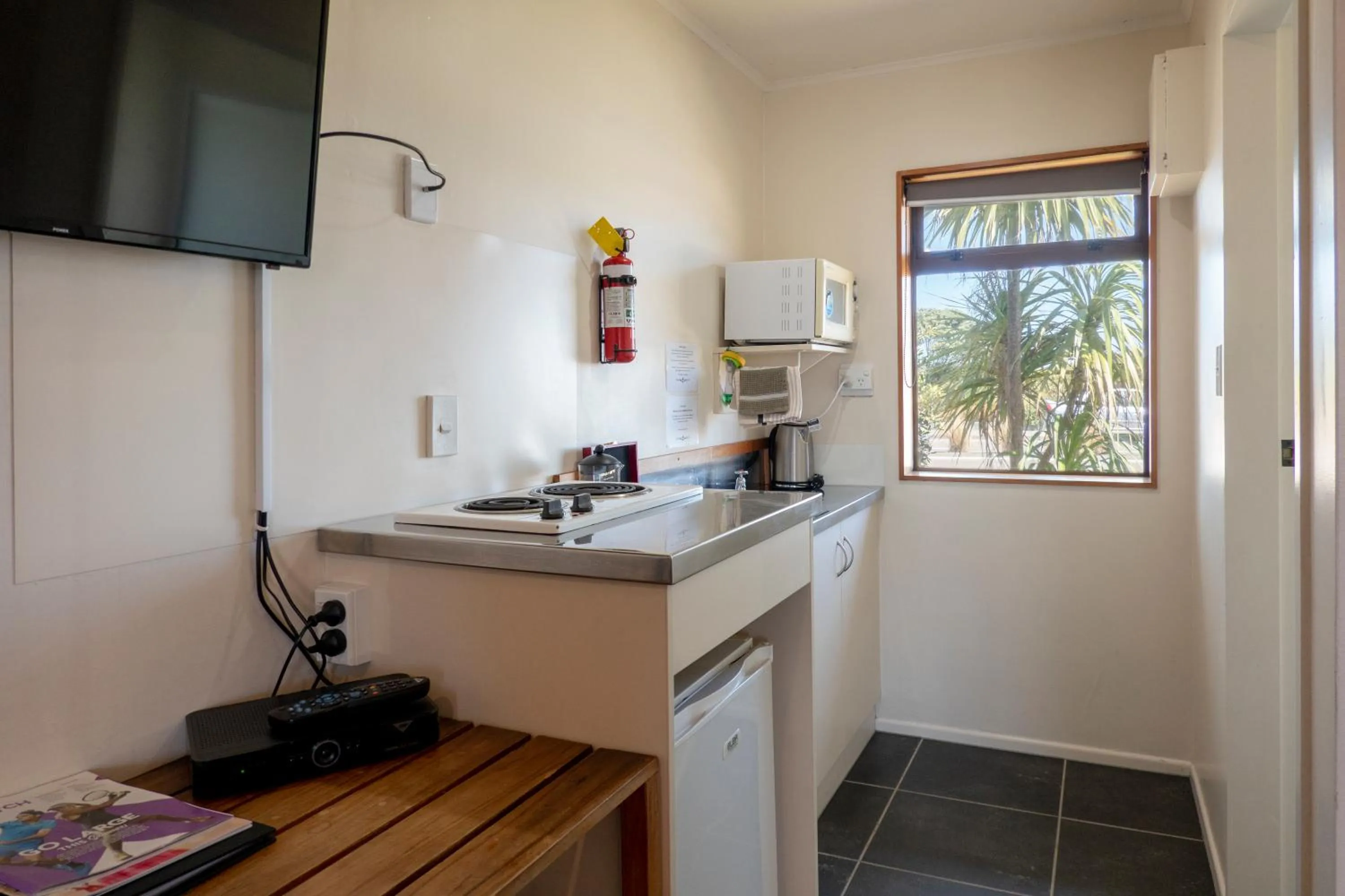 Kitchen or kitchenette in Foreshore Motor Lodge