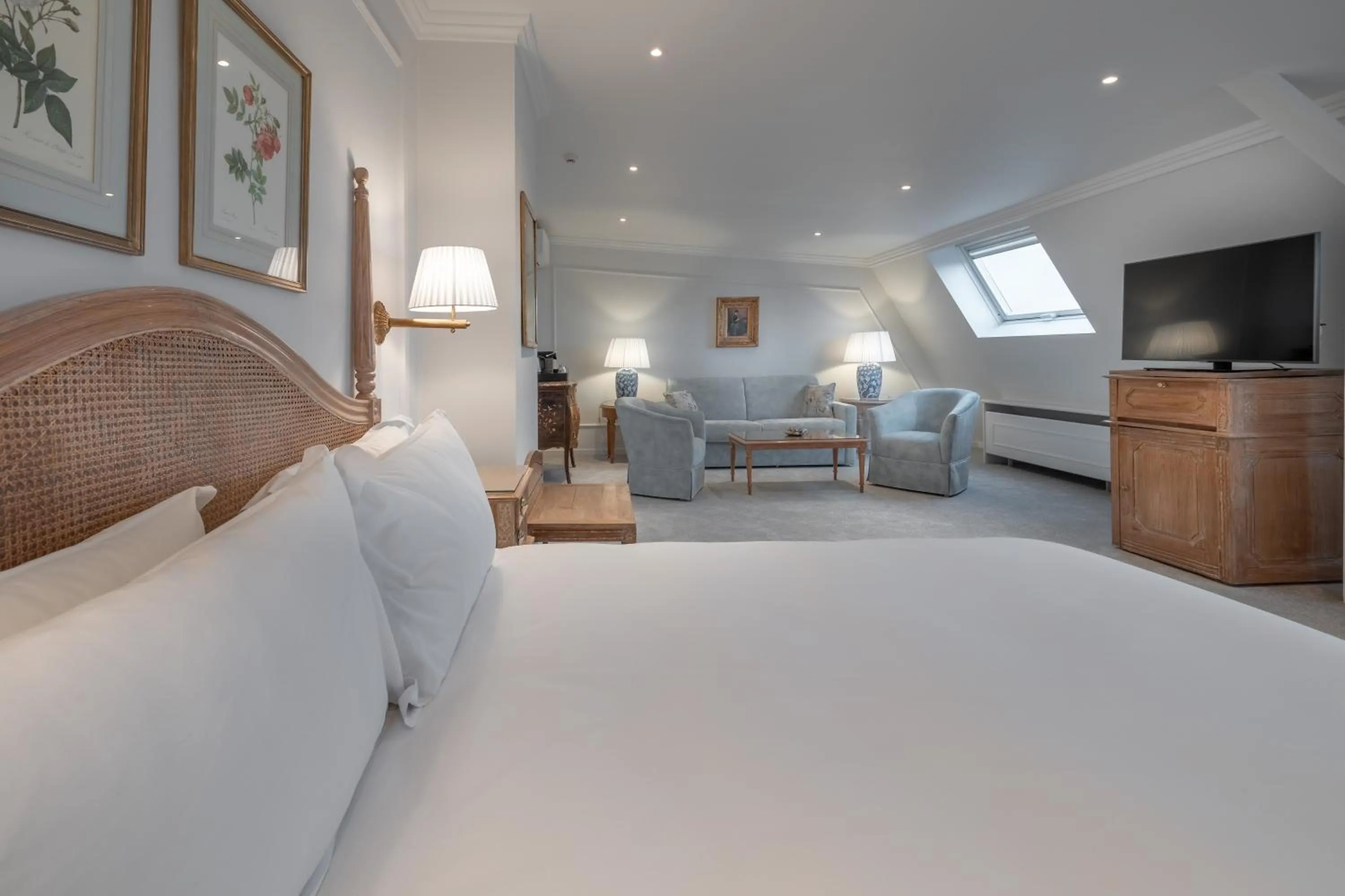 Bed in Hotel Manos Stephanie