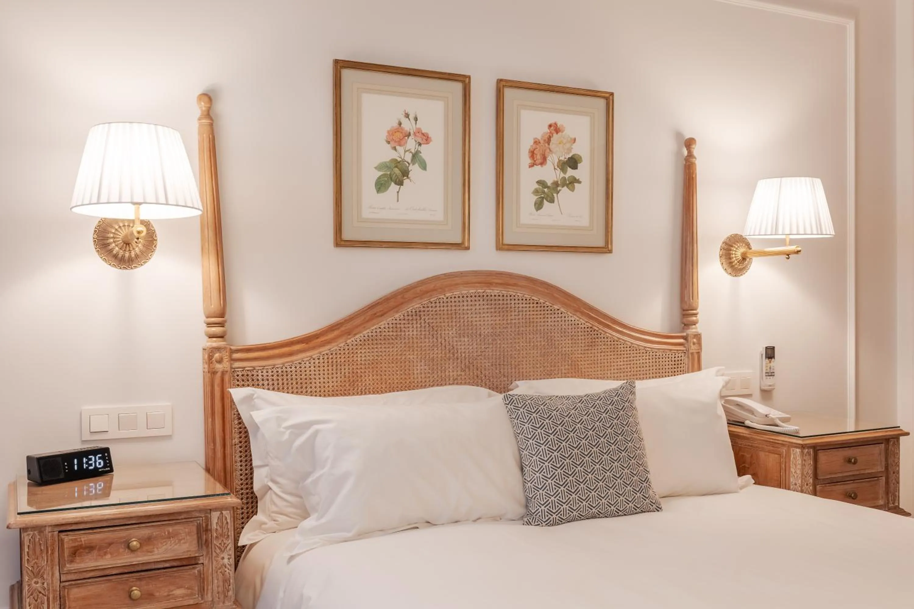 Bed in Hotel Manos Stephanie