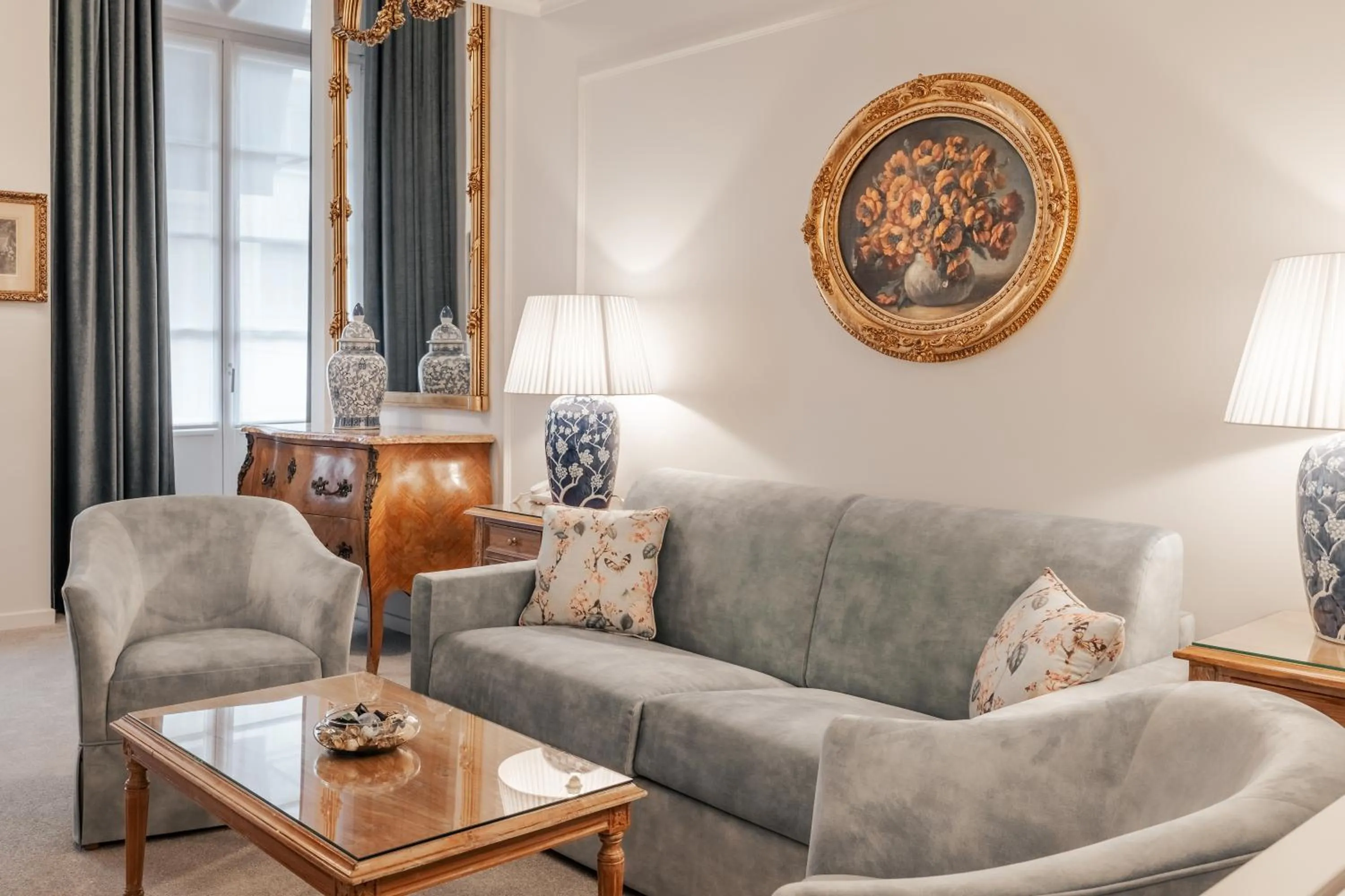 Decorative detail in Hotel Manos Stephanie