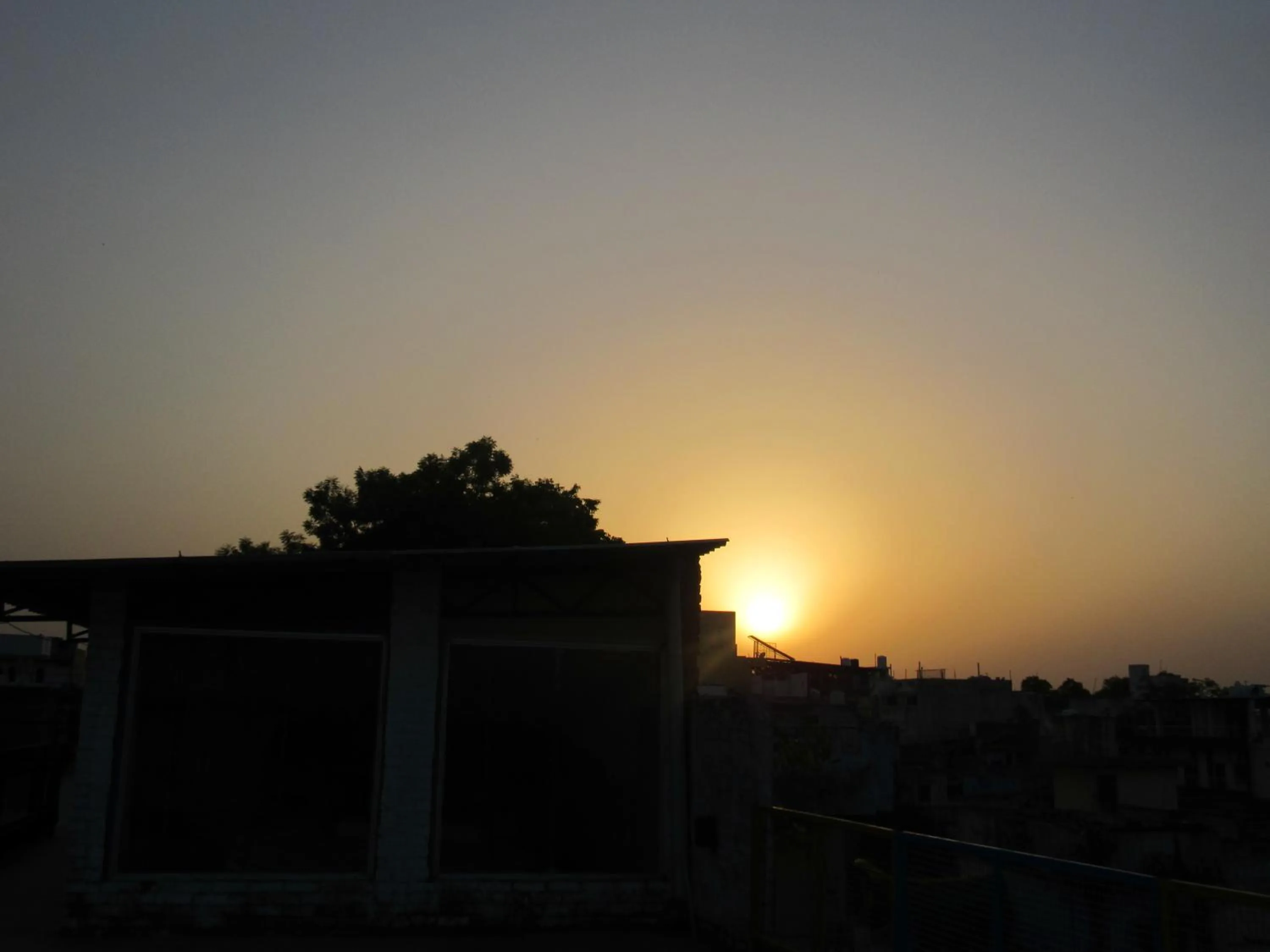Sunrise/Sunset in HosteLaVie - Varanasi