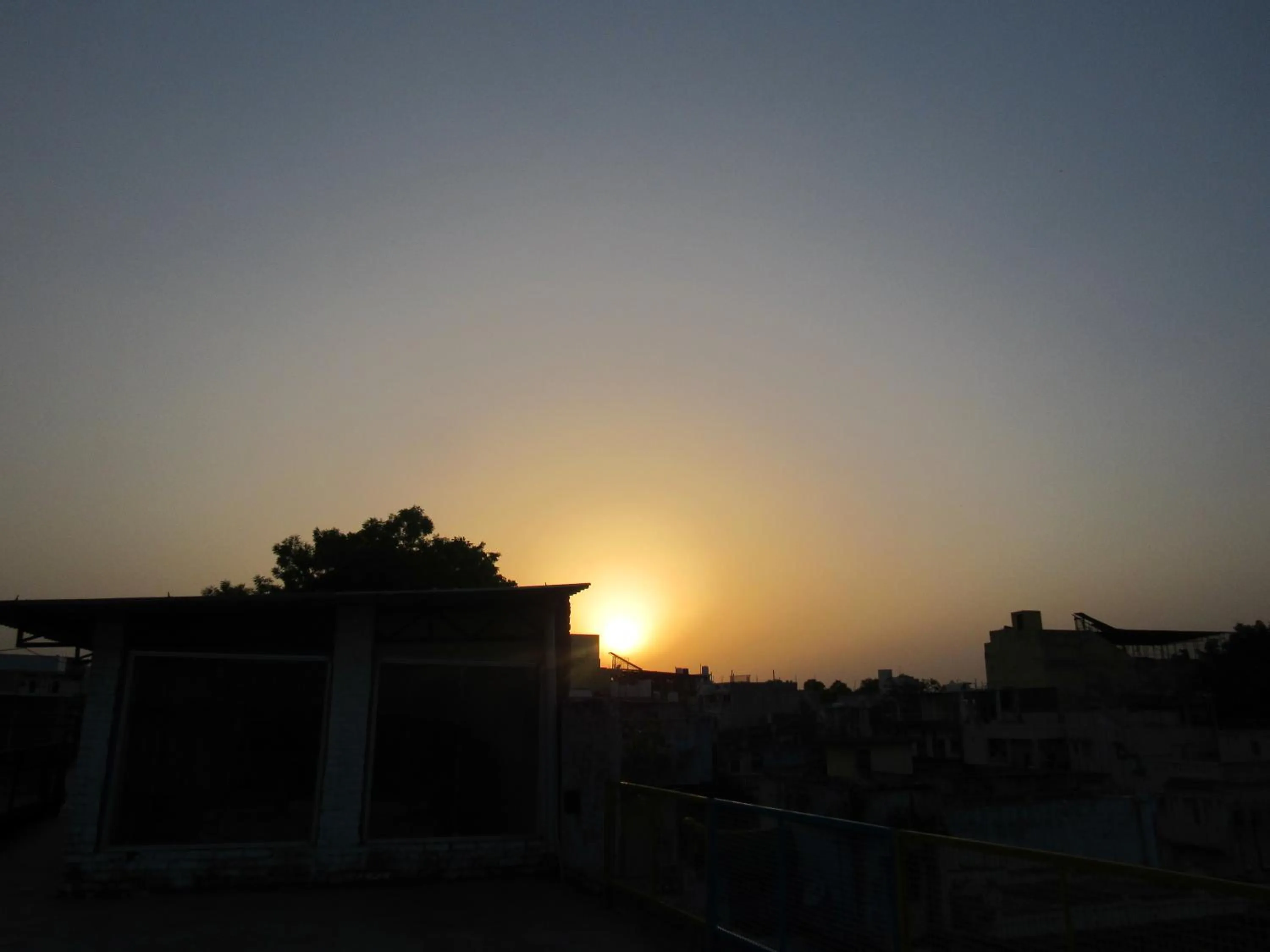 Sunrise/Sunset in HosteLaVie - Varanasi