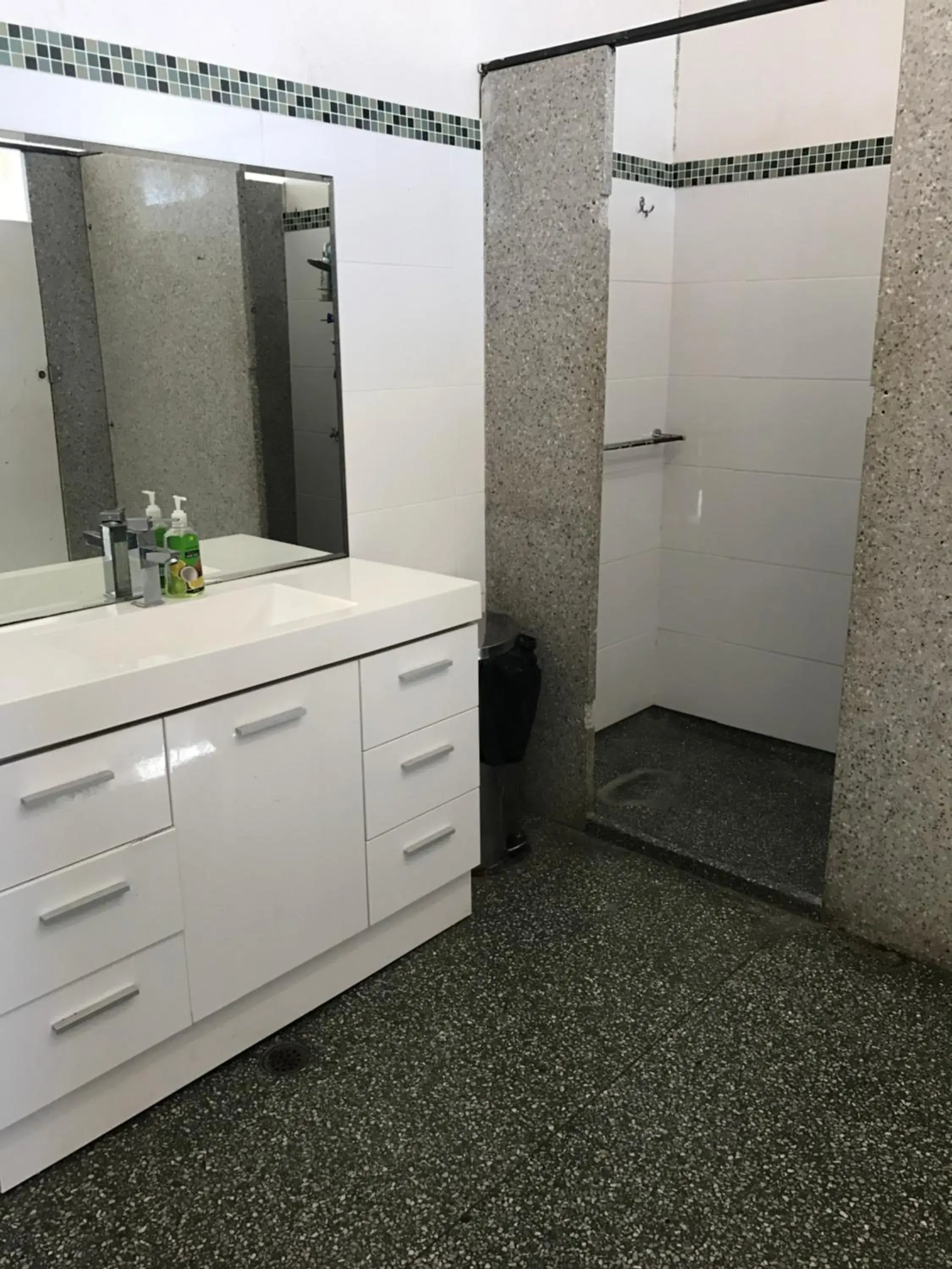 Queen Room with Shared Bathroom - single occupancy in The Prince of Wales Queen Room with Shared Bathroom - single occupancy in The Prince of Wales