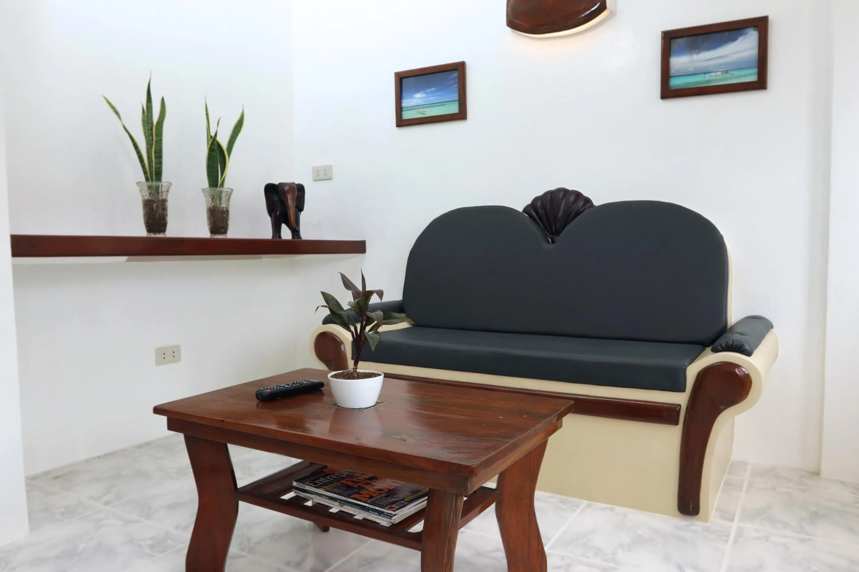 Library in Guindulman Bay Tourist Inn